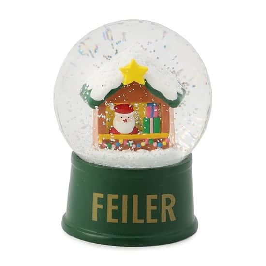 フェイラー（FEILER）さんのインスタグラム写真 - (フェイラー（FEILER）Instagram)「【 #クリスマスギフト FEILER 】  クリスマス気分を盛り上げてくれる『 #クライナーマルクト 』と『 #ジョイフルリース 』のスノードームセット✨✨ クリスマスギフトにおすすめのアイテムです🎄 ※店舗では完売している場合がございますので、ぜひフェイラー公式オンラインショップをご利用ください。  (写真1〜3枚目) 『ジョイフルリース』 ■スノードームセット ￥6,050(税込) ・ハンカチ(ピンク×白)　約25×25cm ・スノードーム約6×4.5×4.5cm ※オリジナルボックス入り  (写真4〜6枚目) 『クライナーマルクト』 ■スノードームセット ￥6,050(税込) ・ハンカチ(ペールブルー×ピンク)　約25×25cm ・スノードーム約6×4.5×4.5cm ※オリジナルボックス入り  写真をタップして、さらに商品名をタップするとフェイラー公式オンラインショップにリンクして、お買い物いただけます。  ≪販売店舗≫ フェイラー銀座本店 @feiler.ginza フェイラー天神地下街店 @feiler.tenchika 全国有名百貨店フェイラーショップ フェイラー公式オンラインショップ https://feiler.jp  #フェイラー #FEILER #シュニール織 #ライフスタイルブランド #暮らしを楽しむ #ハンカチはフェイラーと決めています #スノードーム #ハンカチ #フェイラー銀座本店 #フェイラー天神地下街店 #全国有名百貨店フェイラーショップ #心はいつだって踊れる #ギフトセット #クリスマスプレゼント #クリスマス #クリスマスギフト #🎄 #🎅」12月17日 21時34分 - feiler_jp