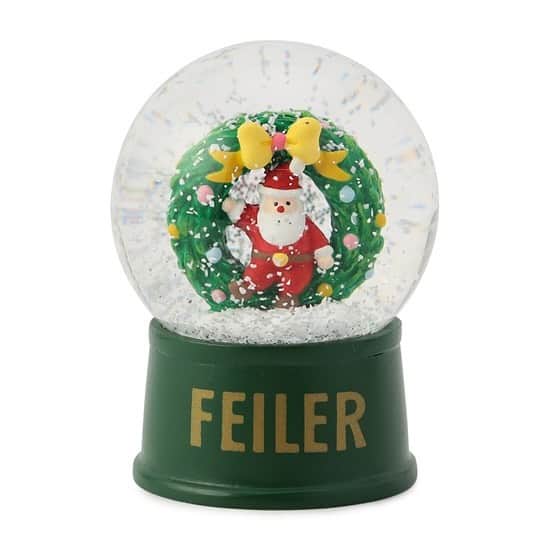 フェイラー（FEILER）さんのインスタグラム写真 - (フェイラー（FEILER）Instagram)「【 #クリスマスギフト FEILER 】  クリスマス気分を盛り上げてくれる『 #クライナーマルクト 』と『 #ジョイフルリース 』のスノードームセット✨✨ クリスマスギフトにおすすめのアイテムです🎄 ※店舗では完売している場合がございますので、ぜひフェイラー公式オンラインショップをご利用ください。  (写真1〜3枚目) 『ジョイフルリース』 ■スノードームセット ￥6,050(税込) ・ハンカチ(ピンク×白)　約25×25cm ・スノードーム約6×4.5×4.5cm ※オリジナルボックス入り  (写真4〜6枚目) 『クライナーマルクト』 ■スノードームセット ￥6,050(税込) ・ハンカチ(ペールブルー×ピンク)　約25×25cm ・スノードーム約6×4.5×4.5cm ※オリジナルボックス入り  写真をタップして、さらに商品名をタップするとフェイラー公式オンラインショップにリンクして、お買い物いただけます。  ≪販売店舗≫ フェイラー銀座本店 @feiler.ginza フェイラー天神地下街店 @feiler.tenchika 全国有名百貨店フェイラーショップ フェイラー公式オンラインショップ https://feiler.jp  #フェイラー #FEILER #シュニール織 #ライフスタイルブランド #暮らしを楽しむ #ハンカチはフェイラーと決めています #スノードーム #ハンカチ #フェイラー銀座本店 #フェイラー天神地下街店 #全国有名百貨店フェイラーショップ #心はいつだって踊れる #ギフトセット #クリスマスプレゼント #クリスマス #クリスマスギフト #🎄 #🎅」12月17日 21時34分 - feiler_jp