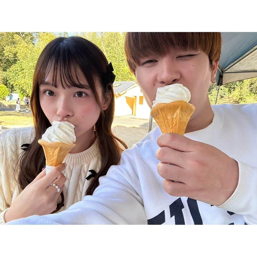 咲奈のインスタグラム：「淡路で食べたソフトクリーム🍦♡ 美味しくてもう1個食べるか迷ったぐらい。。🤤  これで淡路にお出かけしたときの投稿はおわり！！ 見てくれてありがとうございました˙ᴥ˙ コメントもいつも読んでます˙ᴥ˙♡  この日のvlog、YouTubeにアップしたので是非見てくださいな💁🏻‍♀️💖」