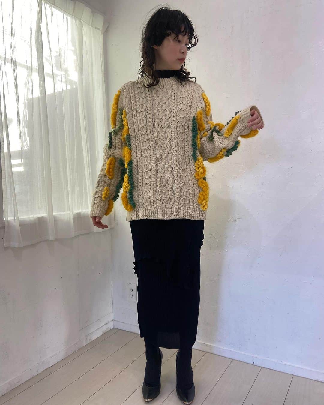 蓮沼千紘さんのインスタグラム写真 - (蓮沼千紘Instagram)「〜12/19 moss meets slime  ・セーター  その他ショップ取扱品  会期：2023年12月9日（土)～12月19日（日） 会場：ハウス@ミキリハッシン オウセツマ 東京都渋谷区神宮前5-42-1 TEL: 03-3486-7673 OPEN/CLOSE ： 平日 15:00-20:00 休日 12:00-20:00 定休日：水曜日（祝日は除く） •Credit photo: Kana Nogami hair&make Yuro Sato mode Ran Fans Raniar direction: house@mikirihassin  #mossmeetsslimemold #moss#slimemold #苔#変形菌#粘菌　 #knit#knitwork#handwork#knitting  #handknit#artwork#knitwear#knitdress  #ハウスミキリハッシン#aneddy#knitlabel #chihirohasunuma #Aoyama#tokyo #青山#東京」12月17日 21時31分 - knitchihiro