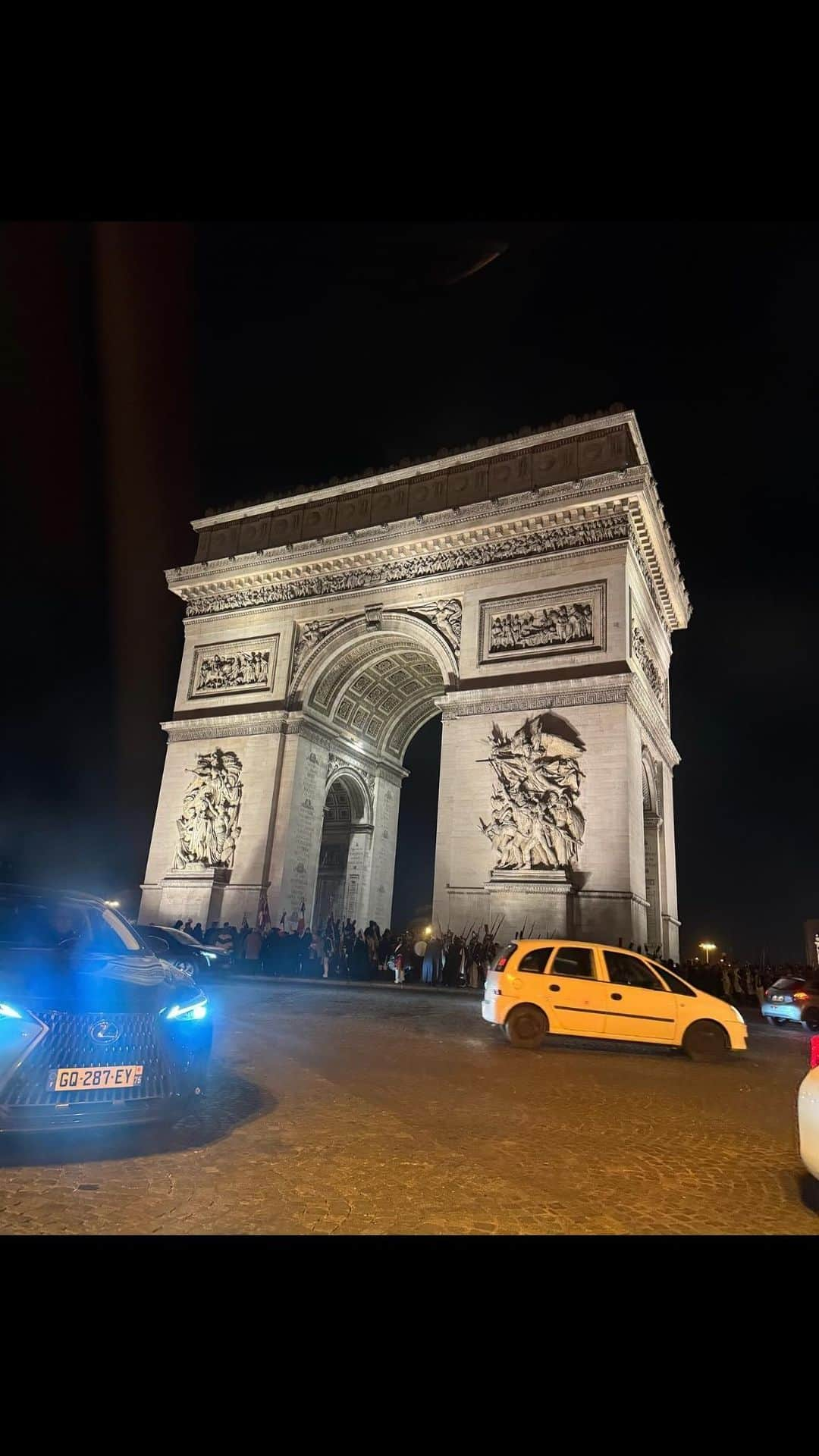 MARIのインスタグラム：「The Arch of Triumph..✨ beautiful✨ #archoftriumph」