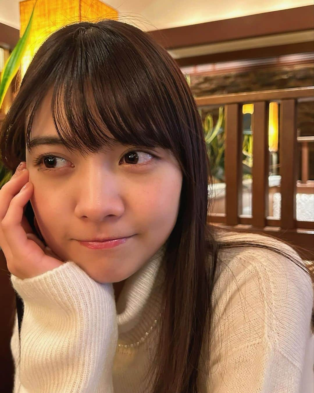 松永有紗さんのインスタグラム写真 - (松永有紗Instagram)「おにゅーの白ニット登場です🕊️🧶♡  いつも1枚目迷っちゃうのです。 皆さんだったらどれにしますか(*´-`)？笑  #new #knit  #cafe #happy #time #photography#question」12月17日 21時42分 - arisa_matunaga