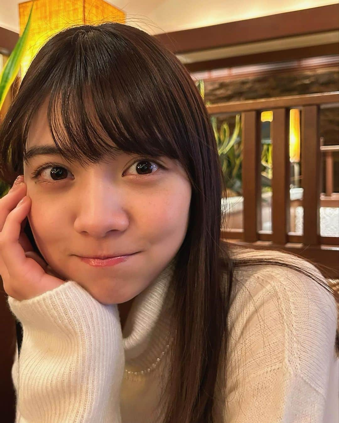 松永有紗さんのインスタグラム写真 - (松永有紗Instagram)「おにゅーの白ニット登場です🕊️🧶♡  いつも1枚目迷っちゃうのです。 皆さんだったらどれにしますか(*´-`)？笑  #new #knit  #cafe #happy #time #photography#question」12月17日 21時42分 - arisa_matunaga