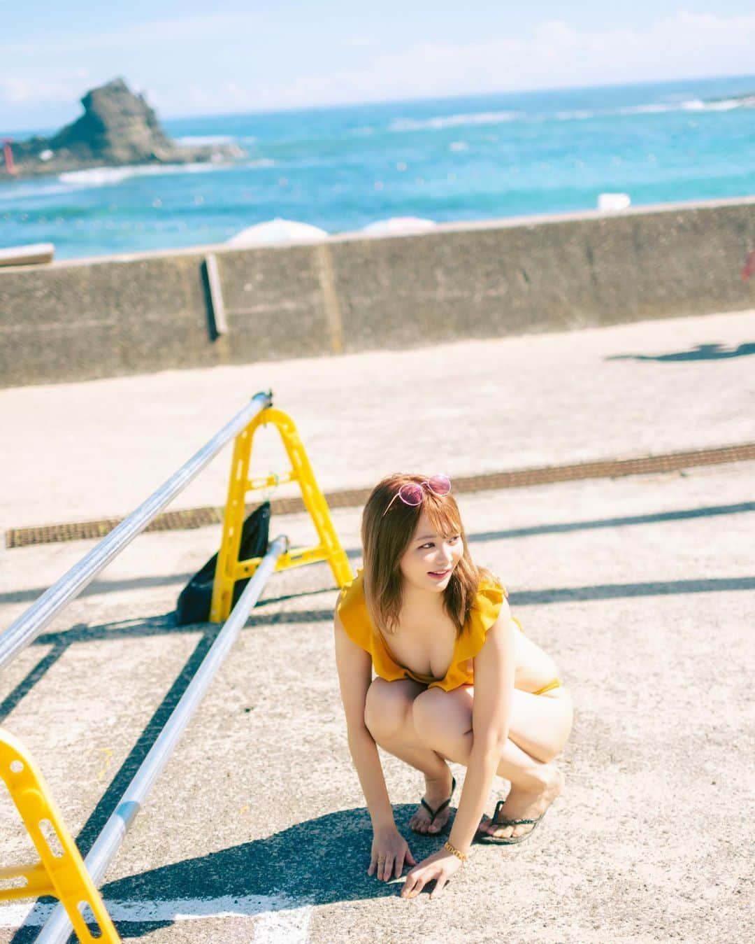 七海さんのインスタグラム写真 - (七海Instagram)「福岡雪でめちゃ寒すぎなので 夏置いときます🌈  お尻も見てね🍑  この時かけてたサングラスはどこかお出かけしたっきり帰ってこないなあ😑」12月17日 21時47分 - nanami_bwmg