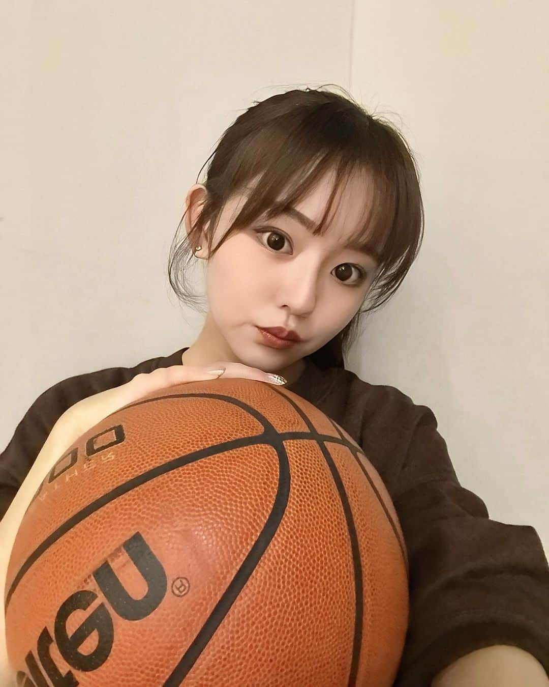 河野まひるさんのインスタグラム写真 - (河野まひるInstagram)「バスケ女子です🏀♡ 3対4で試合して、3人の方のメンバーだったから いつもより動いて疲れた！笑」12月17日 21時53分 - mahiru_kouno