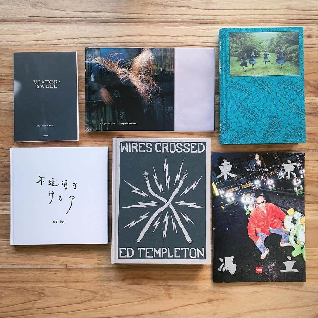 蓮井元彦のインスタグラム：「#Repost @tokyocamerastyle ・・・ Year-end photobook list season is here. My article about my six favorite from 2023 is up on PCT @photoandculture_tokyo - link in bio! In no particular order, they’re:  1. Ed Templeton, Wires Crossed Aperture  @ed.templeton / @wires_crossed   2. Motohiko Hasui,  Viator / Swell 蓮井元彦, 「Viator / Swell」 @motohiko_hasui  Libro Arte @libroarte_   3. Kirisa Uzu, Opaque Beast  卯月梨沙、「不透明なけもの」 Self Published  4. Tomona Hayashi, Fragment Light  林朋奈初 「フラグメントライト」 @hayashitomona  Self Published @3rddg   5.　Yoshihiko Ueda, Always Dream 上田義彦　「いつでも夢を」 @yoshihikouedaofficial  Akaaka @akaakasha   6. Feng Li, Tokyo 冯立, 「TOKYO」  @fenglee313  Place M @placem_tokyo   #photobookjousting #photobooks2023」