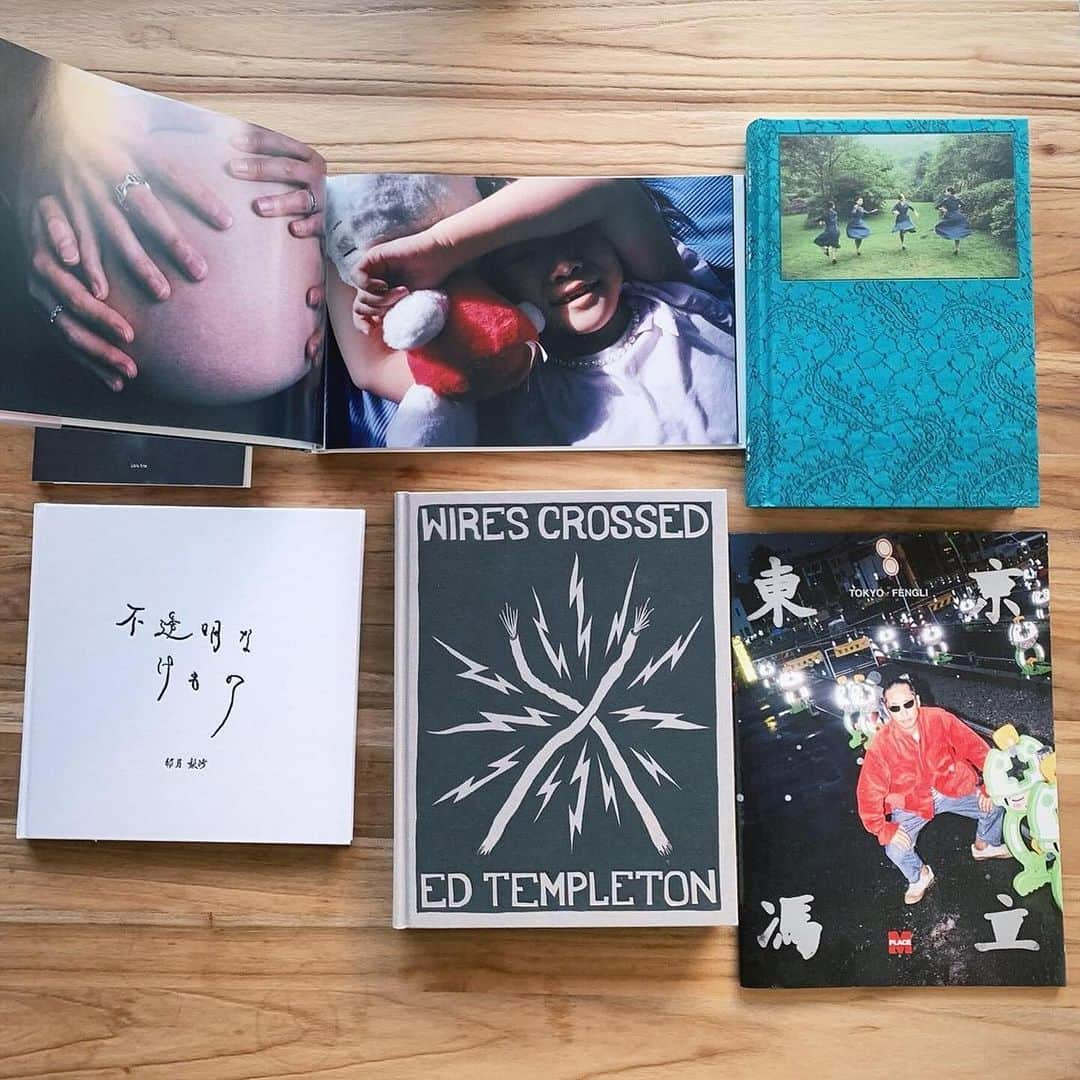 蓮井元彦さんのインスタグラム写真 - (蓮井元彦Instagram)「#Repost @tokyocamerastyle ・・・ Year-end photobook list season is here. My article about my six favorite from 2023 is up on PCT @photoandculture_tokyo - link in bio! In no particular order, they’re:  1. Ed Templeton, Wires Crossed Aperture  @ed.templeton / @wires_crossed   2. Motohiko Hasui,  Viator / Swell 蓮井元彦, 「Viator / Swell」 @motohiko_hasui  Libro Arte @libroarte_   3. Kirisa Uzu, Opaque Beast  卯月梨沙、「不透明なけもの」 Self Published  4. Tomona Hayashi, Fragment Light  林朋奈初 「フラグメントライト」 @hayashitomona  Self Published @3rddg   5.　Yoshihiko Ueda, Always Dream 上田義彦　「いつでも夢を」 @yoshihikouedaofficial  Akaaka @akaakasha   6. Feng Li, Tokyo 冯立, 「TOKYO」  @fenglee313  Place M @placem_tokyo   #photobookjousting #photobooks2023」12月17日 22時11分 - motohiko_hasui