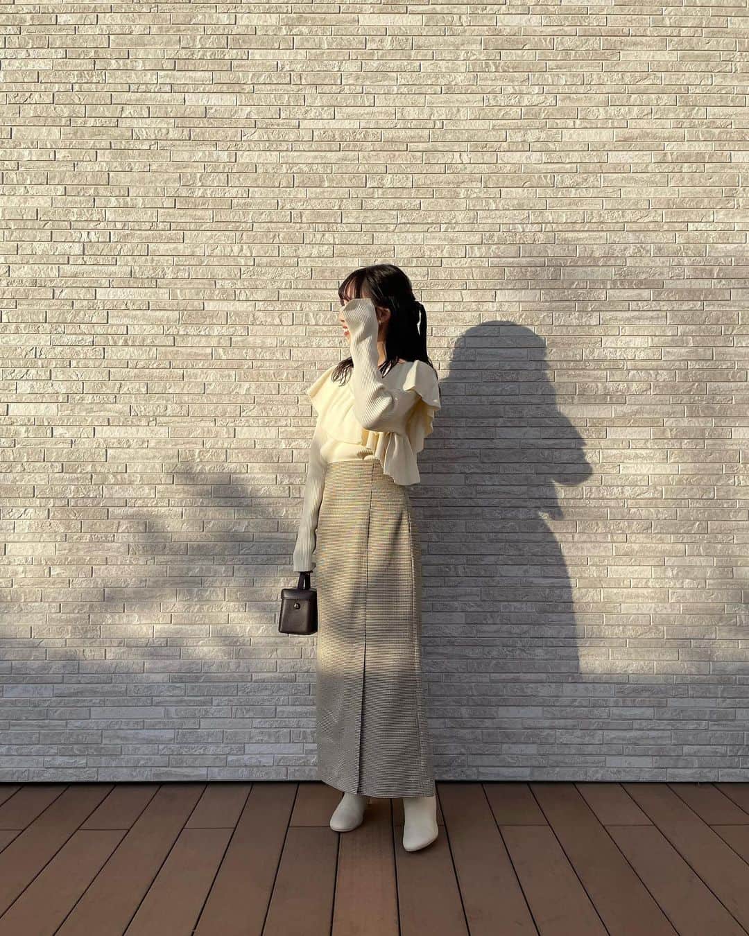 SM2olohuone LUMINE立川店さんのインスタグラム写真 - (SM2olohuone LUMINE立川店Instagram)「⠀ ⠀ ⠀ ⠀⠀ ⠀  ┈ ┈ ┈ ┈ ┈ ┈ ┈ ┈ ┈ ┈ ┈ ┈ ┈ ┈ ┈ ┈ ┈⠀  ⠀ ⠀ ⠀ ⠀⠀ ⠀ ⠀  holiday seasonにぴったりなコーディネートの ご紹介⚘⠜  女性らしいフリルにスタイルアップにもなる タイトスカートを合わせて𓂃 オフ×ベージュ合わせて柔らかな雰囲気に♡ ⠀  ⠀ ⠀  ┈ ┈ ┈ ┈ ┈ ┈ ┈ ┈ ┈ ┈ ┈ ┈ ┈ ┈ ┈ ┈ ┈⠀⠀ ⠀ ⠀  Té chichi  ◌knit ◌skirt ◌bag(Té chichi CLASSIC) ◌boots⠀ ⠀⠀⠀  ⠀ ⠀⠀ ⠀ ⠀ ⠀⠀ ⠀  #techichi #テチチ #オフィスコーデ #オフィスカジュアル #お仕事を楽しく #リバティー #オンコーデ #通勤コーデ #通勤スタイル #通勤服 #OLコーデ #大人カジュアル #お仕事コーデ #働く女性 #オトナ女子 #オンオフ兼用 #秋トレンド  #秋コーデ #canshopig #go5_lumitachi #fashion #spring #me #feminine #フェミニン #フェミニンコーデ #デート服 #冬コーデ #冬トレンド」12月17日 22時12分 - sm2olohuone_lumine