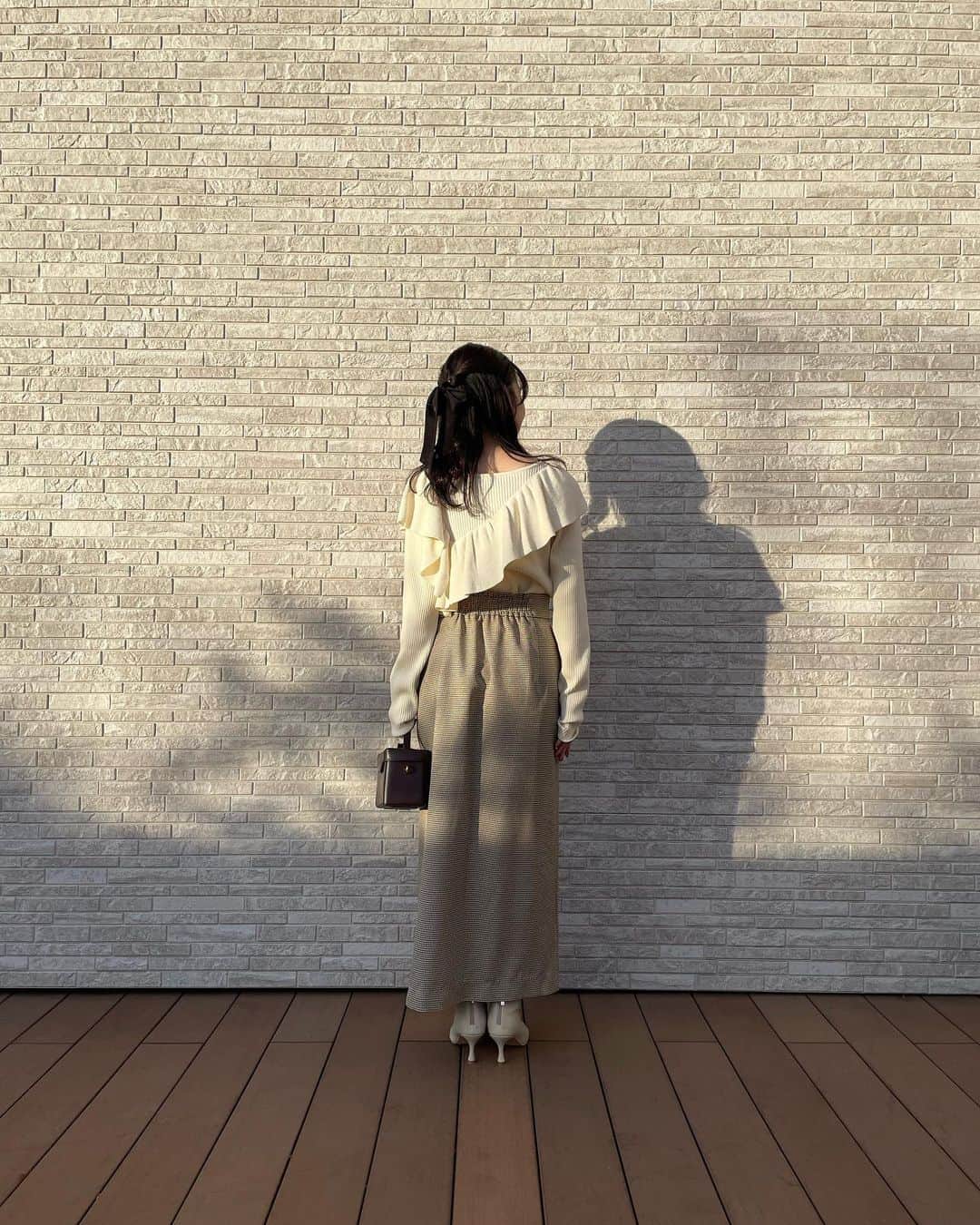 SM2olohuone LUMINE立川店さんのインスタグラム写真 - (SM2olohuone LUMINE立川店Instagram)「⠀ ⠀ ⠀ ⠀⠀ ⠀  ┈ ┈ ┈ ┈ ┈ ┈ ┈ ┈ ┈ ┈ ┈ ┈ ┈ ┈ ┈ ┈ ┈⠀  ⠀ ⠀ ⠀ ⠀⠀ ⠀ ⠀  holiday seasonにぴったりなコーディネートの ご紹介⚘⠜  女性らしいフリルにスタイルアップにもなる タイトスカートを合わせて𓂃 オフ×ベージュ合わせて柔らかな雰囲気に♡ ⠀  ⠀ ⠀  ┈ ┈ ┈ ┈ ┈ ┈ ┈ ┈ ┈ ┈ ┈ ┈ ┈ ┈ ┈ ┈ ┈⠀⠀ ⠀ ⠀  Té chichi  ◌knit ◌skirt ◌bag(Té chichi CLASSIC) ◌boots⠀ ⠀⠀⠀  ⠀ ⠀⠀ ⠀ ⠀ ⠀⠀ ⠀  #techichi #テチチ #オフィスコーデ #オフィスカジュアル #お仕事を楽しく #リバティー #オンコーデ #通勤コーデ #通勤スタイル #通勤服 #OLコーデ #大人カジュアル #お仕事コーデ #働く女性 #オトナ女子 #オンオフ兼用 #秋トレンド  #秋コーデ #canshopig #go5_lumitachi #fashion #spring #me #feminine #フェミニン #フェミニンコーデ #デート服 #冬コーデ #冬トレンド」12月17日 22時12分 - sm2olohuone_lumine