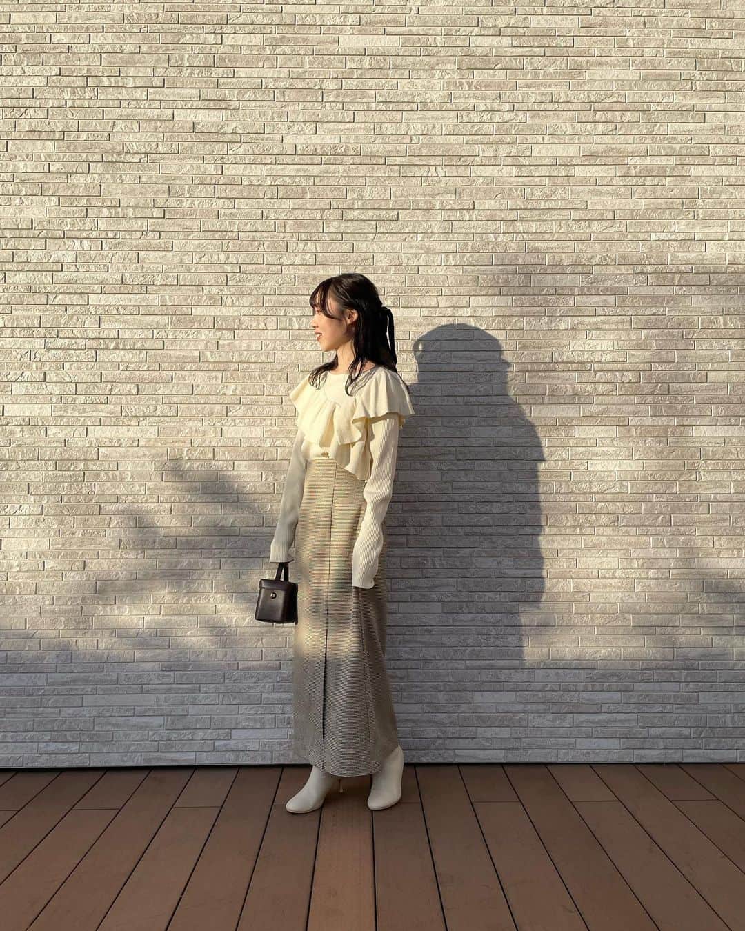 SM2olohuone LUMINE立川店さんのインスタグラム写真 - (SM2olohuone LUMINE立川店Instagram)「⠀ ⠀ ⠀ ⠀⠀ ⠀  ┈ ┈ ┈ ┈ ┈ ┈ ┈ ┈ ┈ ┈ ┈ ┈ ┈ ┈ ┈ ┈ ┈⠀  ⠀ ⠀ ⠀ ⠀⠀ ⠀ ⠀  holiday seasonにぴったりなコーディネートの ご紹介⚘⠜  女性らしいフリルにスタイルアップにもなる タイトスカートを合わせて𓂃 オフ×ベージュ合わせて柔らかな雰囲気に♡ ⠀  ⠀ ⠀  ┈ ┈ ┈ ┈ ┈ ┈ ┈ ┈ ┈ ┈ ┈ ┈ ┈ ┈ ┈ ┈ ┈⠀⠀ ⠀ ⠀  Té chichi  ◌knit ◌skirt ◌bag(Té chichi CLASSIC) ◌boots⠀ ⠀⠀⠀  ⠀ ⠀⠀ ⠀ ⠀ ⠀⠀ ⠀  #techichi #テチチ #オフィスコーデ #オフィスカジュアル #お仕事を楽しく #リバティー #オンコーデ #通勤コーデ #通勤スタイル #通勤服 #OLコーデ #大人カジュアル #お仕事コーデ #働く女性 #オトナ女子 #オンオフ兼用 #秋トレンド  #秋コーデ #canshopig #go5_lumitachi #fashion #spring #me #feminine #フェミニン #フェミニンコーデ #デート服 #冬コーデ #冬トレンド」12月17日 22時12分 - sm2olohuone_lumine
