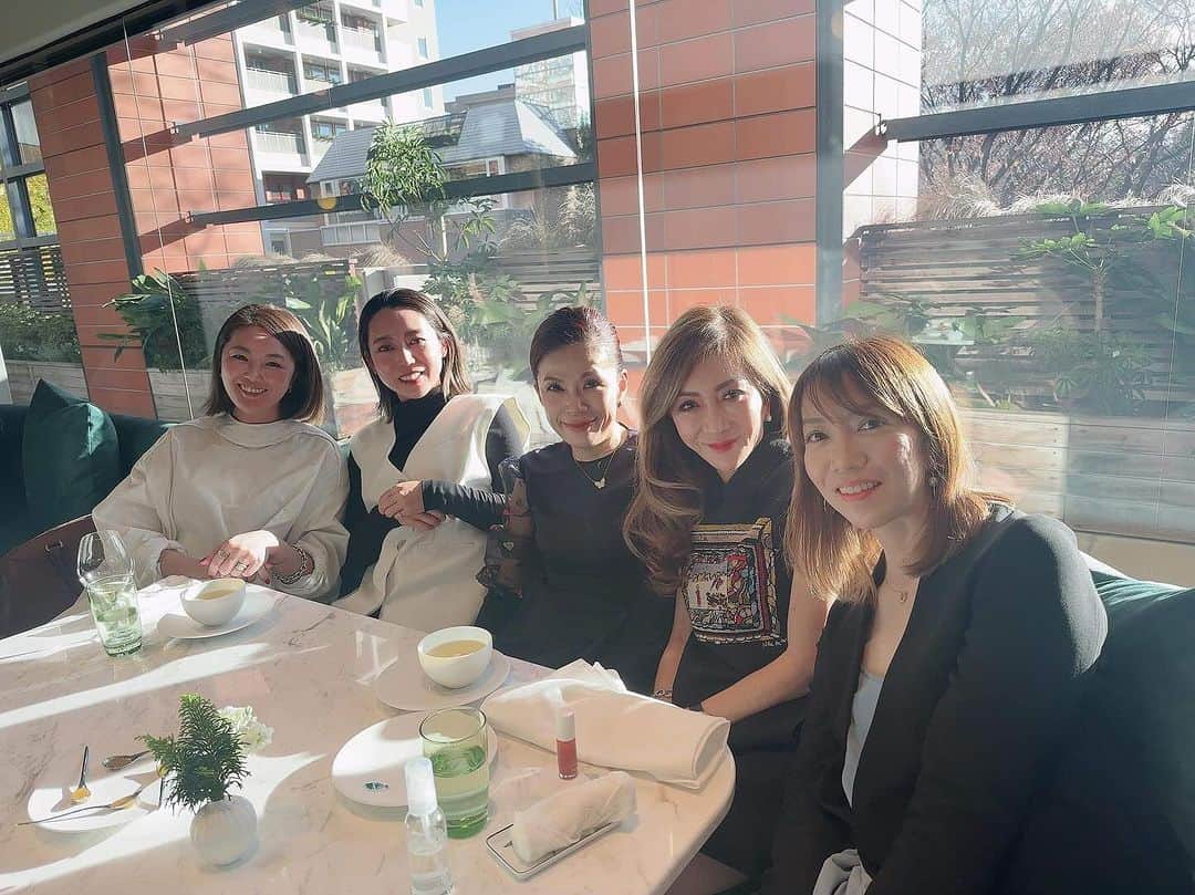 原口篤子のインスタグラム：「@galerie_asahina  Lunch会, @hollandvillage_private」