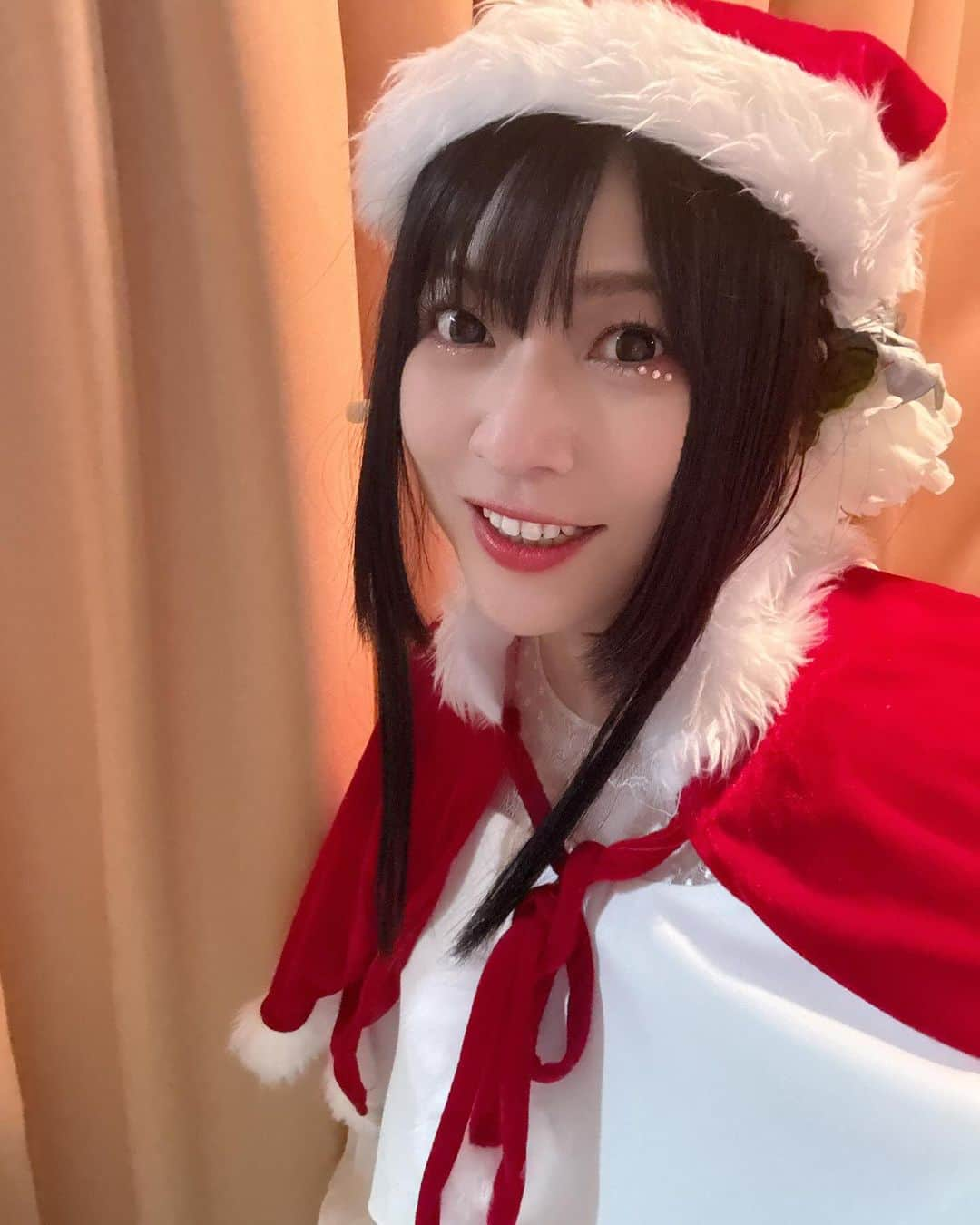 鈴華ゆう子さんのインスタグラム写真 - (鈴華ゆう子Instagram)「本日は鈴華ゆう子クリスマスコンサート昼、夜2回公演ありがとうございました。 ピアニストの広田圭美ちゃんと2人きりで、シンプルかつ大胆な音楽をお届け！ @tamamihirota  昼夜とセットリストをガラリと変えて冬の曲をたっぷりと奏でました。 2023年の締めくくりに心を込めて音楽で感謝を伝える事ができ、幸福感に満たされてます。 みなさま温かく、そしてとても楽しい時間でした。 #鈴華ゆう子 #広田圭美 #鈴華ゆう子クリスマスコンサート2023 #華屋敷 #華ファミリー #yukosuzuhana」12月17日 22時15分 - yuko.suzuhana