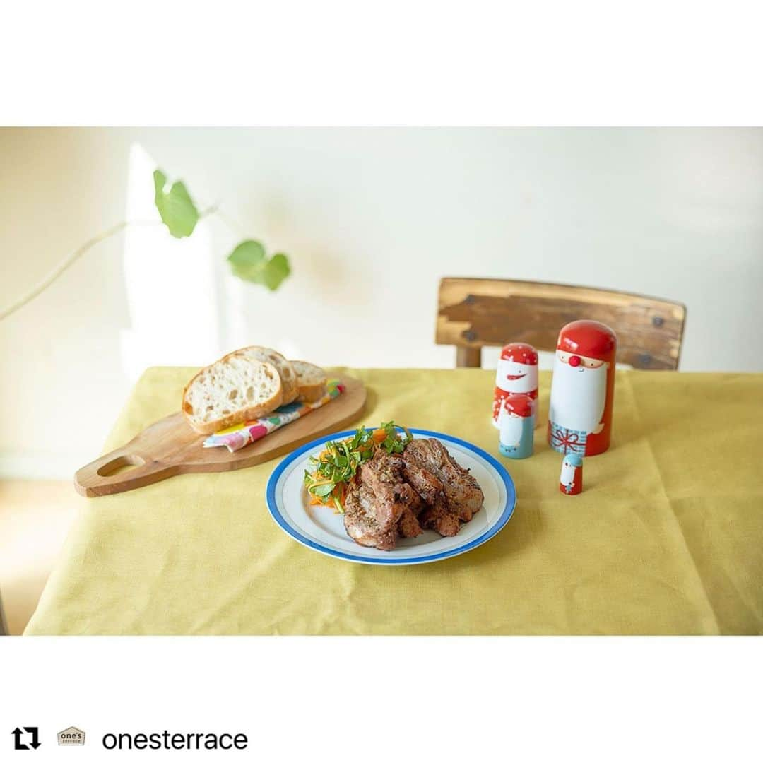 夏井景子さんのインスタグラム写真 - (夏井景子Instagram)「@onesterrace さんでの連載、更新です。(お知らせ遅くなりました🙇‍♀️)  今回はスペアリブのマスタード焼きです。スペアリブってごちそう感あって大好きで、色々とレシピを今までも考えてきましたが、またひとつお気に入りのレシピができました。 漬け込みに一晩かかるけれど、漬け込むのは本当に簡単なのと手軽な材料なのでクリスマスや年末年始のごちそうに作っていただけたら嬉しいです。 (ハイライトにリンクを貼ったもののせてます、そちらからレシピご覧ください☺️ ) 🎄🎄🎄🎄🎄 #Repost @onesterrace with @use.repost ・・・ 料理研究家の夏井景子さん @natsuikeiko の連載企画3回目！ 旬の食材を手軽においしく味わうレシピをご紹介。今月は #特別な日 の一品です。クリスマスにぜひ試してみてください♪  詳しくはプロフィールのリンクより、公式WEBサイトをご覧ください。 @onesterrace  #旬 #特別な日に #スペアリブ料理 #スペアリブ #スペアリブレシピ #ごちそう #ごちそうフォト #ごちそうレシピ #肉料理 #肉スタグラム #家庭料理 #おうちごはん #おうちご飯 #レシピ #簡単レシピ #家庭料理部 #ごはんの時間 #ぱぱっとごはん #ごはんづくり #ギフト #ホームパーティー #雑貨 #onesterrace #ワンズテラス」12月17日 22時33分 - natsuikeiko