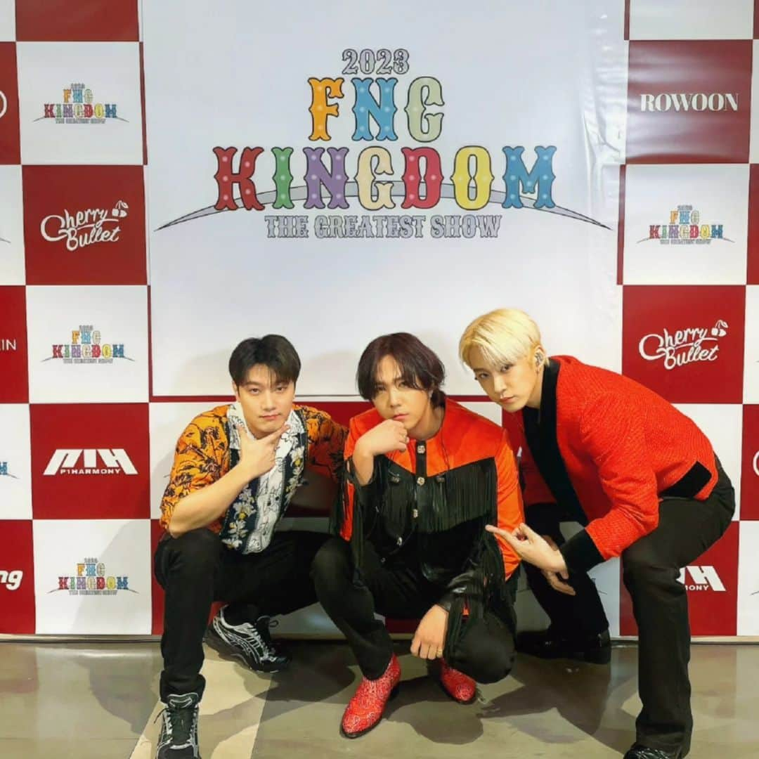 イ・ホンギのインスタグラム：「#fnckingdom #10anniversary #ftisland 앞으로 더 좋은 음악과 이야기들로 자주 만나자 우리와 자주 놀자  오늘 했던 약속 서로 꼭 기억하자🤘🤘 おれらのつづきのたびがたのしみだな!!!! いちよう!!! 12/23にちにあお!!! もっとうたってはなししてあそぼ!!!!🫠☺️🤘」