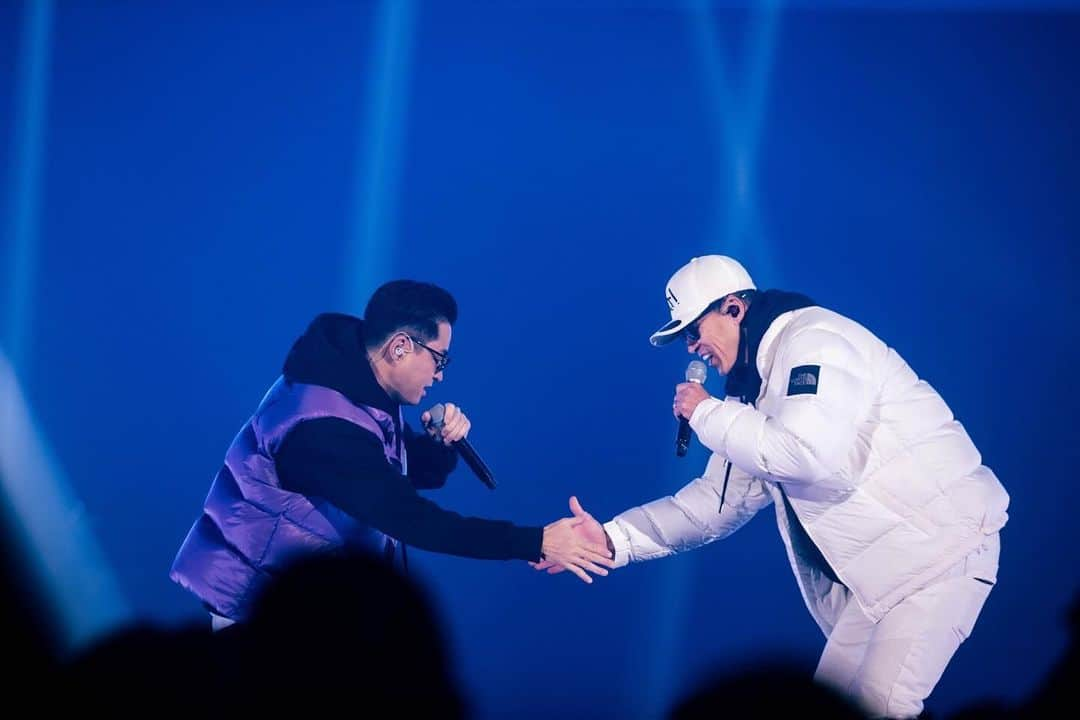 ジヌションさんのインスタグラム写真 - (ジヌションInstagram)「🎤 반갑네요 A-YO!」12月17日 22時39分 - jinusean3000