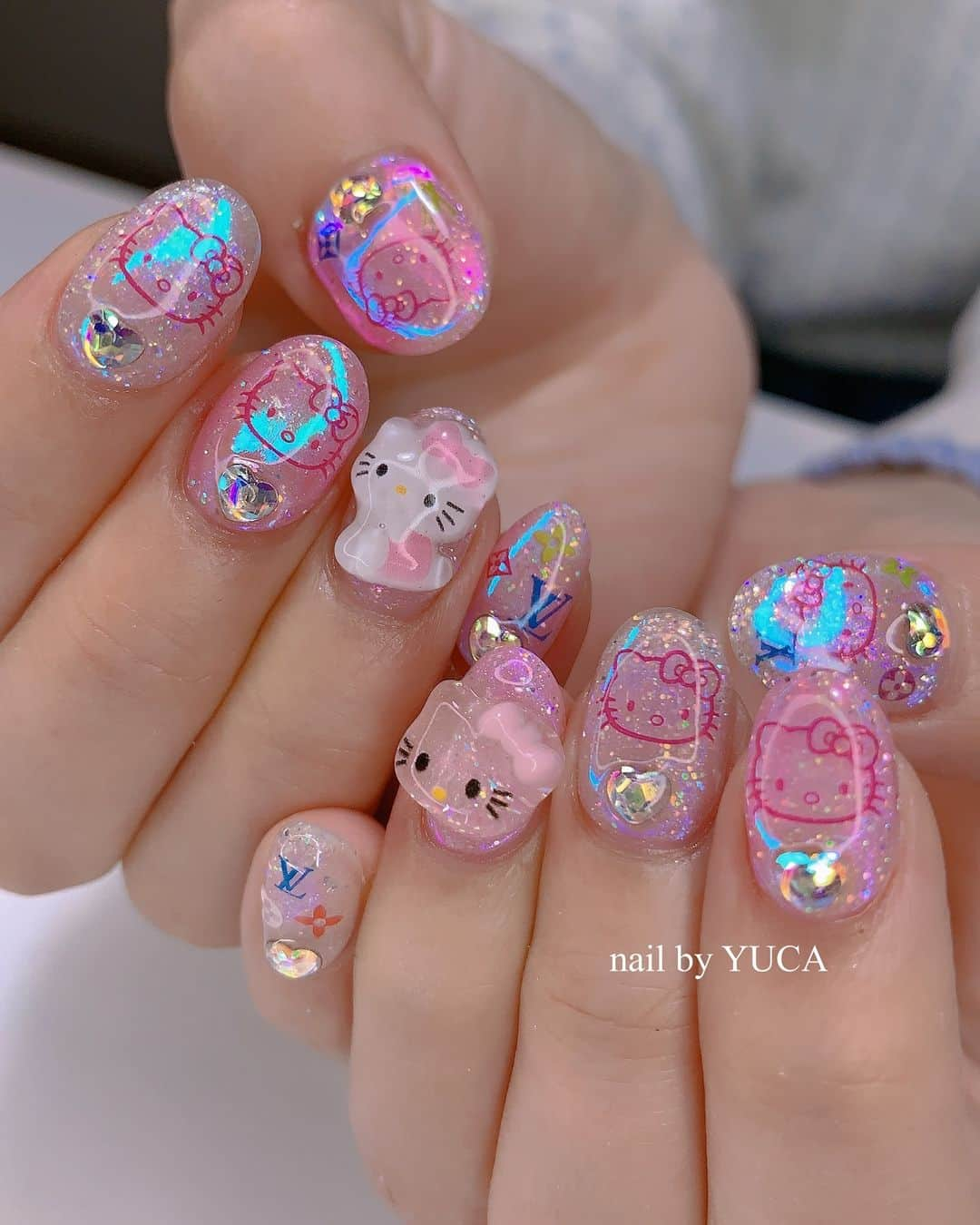 YUCAのインスタグラム：「💓🫧🐱🎀 ⁡ ⁡ ⁡ #うるうるネイル #キティネイル #nail #ネイル #젤네일 #네일  #tettynail #유카네일 #美甲 #yucanail」