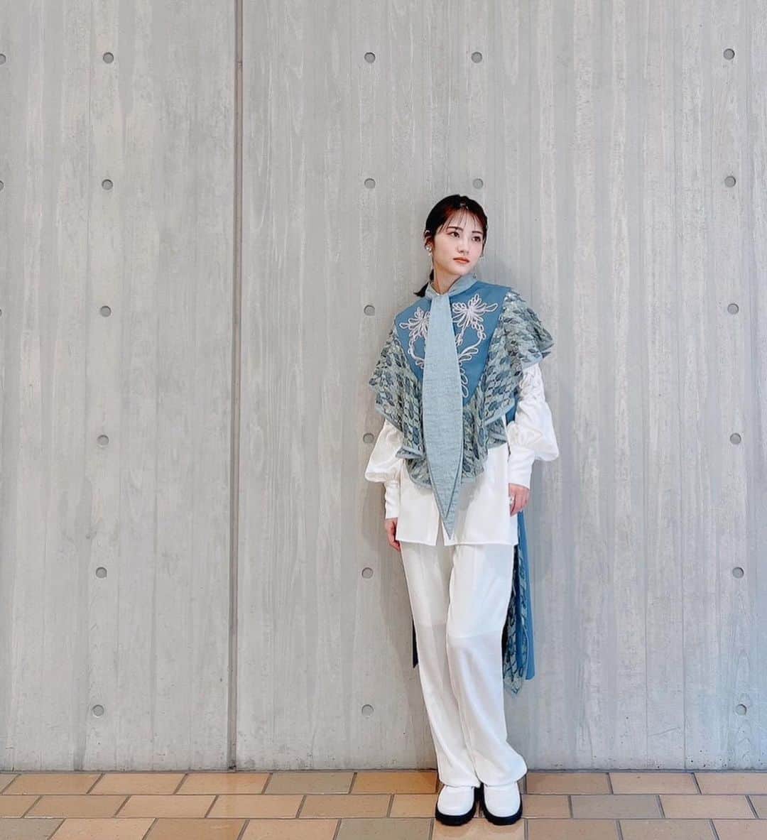 若月佑美さんのインスタグラム写真 - (若月佑美Instagram)「. NHK Eテレにて来週 12月24日（日）  朝9:00〜放送の「#日曜美術館」に出演しますー！ クリスマスイブに放送ー！ 国立西洋美術館に行ってきました🧸  #キュビスム の特別講義！！ 講師は美術史の専門家 #三浦篤 さんと 漫画家 #荒木飛呂彦 さんです！！ 生徒は #濱田龍臣 さんと私です！！ 面白かったなー。是非、見てください☺️ . #nhk  #eテレ  #若月佑美」12月18日 11時46分 - yumi_wakatsuki_official