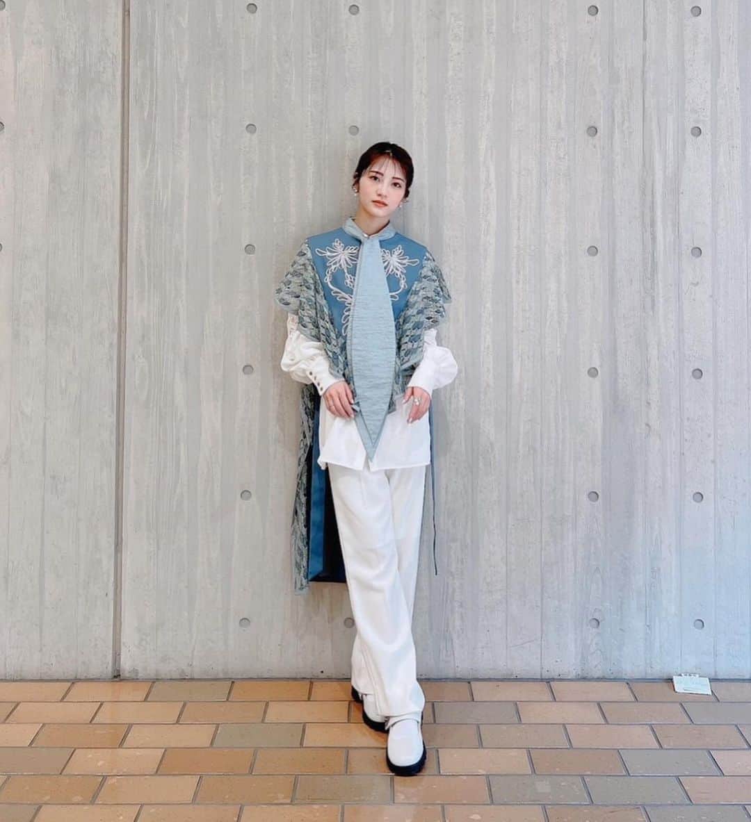 若月佑美さんのインスタグラム写真 - (若月佑美Instagram)「. NHK Eテレにて来週 12月24日（日）  朝9:00〜放送の「#日曜美術館」に出演しますー！ クリスマスイブに放送ー！ 国立西洋美術館に行ってきました🧸  #キュビスム の特別講義！！ 講師は美術史の専門家 #三浦篤 さんと 漫画家 #荒木飛呂彦 さんです！！ 生徒は #濱田龍臣 さんと私です！！ 面白かったなー。是非、見てください☺️ . #nhk  #eテレ  #若月佑美」12月18日 11時46分 - yumi_wakatsuki_official