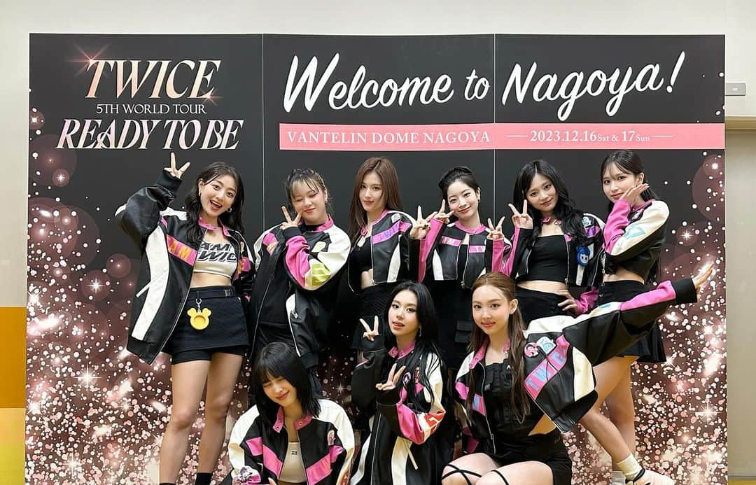 TWICEさんのインスタグラム写真 - (TWICEInstagram)「今日の名古屋公演2日目、ONCEの皆さんと一緒ですごく幸せでした💕 今日もONCEの皆さんに元気もらって特別な時間になったと思います🫶  また名古屋でお会いできる日を楽しみにしていますので、是非また会いに来てください！🥳  今日もお越しくださってありがとうございます。気をつけてお帰りください ☺️  #TWICE #READYTOBE #TWICE_5TH_WORLD_TOUR」12月17日 23時19分 - twicenews