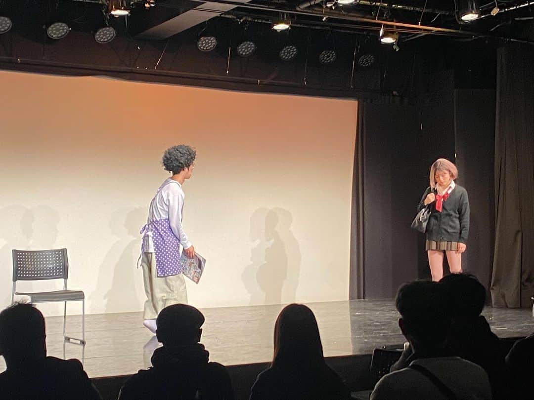 小寺真理のインスタグラム：「今年最後の月イチこ・て・らでした。 スナフキンズのお二人と直之さん&直子さんのお力を借りてコントと新喜劇したよ〜。  テレビで見てたスナフキンズのコントに入れてもらえて幸せでした〜！ 反抗期くるのが怖い弟と反抗期終わるの怖い娘が おかんに甘えまくってました〜🥹」