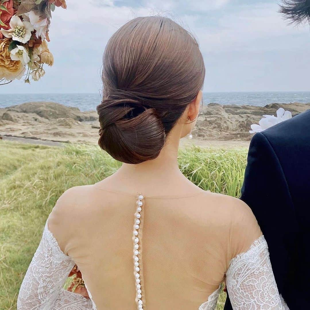 Choole 業界初、オンライン結婚式準備サービスさんのインスタグラム写真 - (Choole 業界初、オンライン結婚式準備サービスInstagram)「【 #パール 】 #パールピアス  #パールアクセサリー  #パール好き  こんばんは！トキハナ編集部です✨  今回はパール×ウエディング💗のかわいすぎる組み合わせをご紹介します🥳 - - - - - - - -  Photo by @maki_hairmake.89  - - - - - - - —   ——————————————————  ⚜️トキハナInstagramとは？  ・結婚式準備に役立つ情報を毎日投稿♡  ・まだ結婚式場が決まっていない花嫁さまへ🌸  ドレス試着・パーソナルカラー診断イベント  定期開催中👗🌈   ・お見逃しのないよう  @tokihana_weddingからフォローください✨   ⚜️トキハナって？   LINEで式場探し使いやすさNo.1✨  『結婚式場見学予約サイト👰🏻‍♀️』    🕊トキハナの特徴🕊   ・持ち込みOKの式場掲載数No.1(自社調べ)👑  ・即決不要で、最大割引が貰える💰  ・自分たちの費用が見学前にわかるから安心💛  ・LINEでいつでも元プランナーに相談できる💡  ・カンタン診断で好みの式場が見つけられる💖  ・ドレス最大50%オフクーポンもget👗  登録はID検索orQRコードから▼   ID:@608xvfyd  —————————————————   #ウエディングドレス #カラードレス #ドレス #ドレス試着 #ドレス迷子 #ドレス探し  #結婚式  #結婚式準備  #プレ花嫁  #卒花嫁  #トキハナ」12月17日 23時24分 - tokihana_wedding