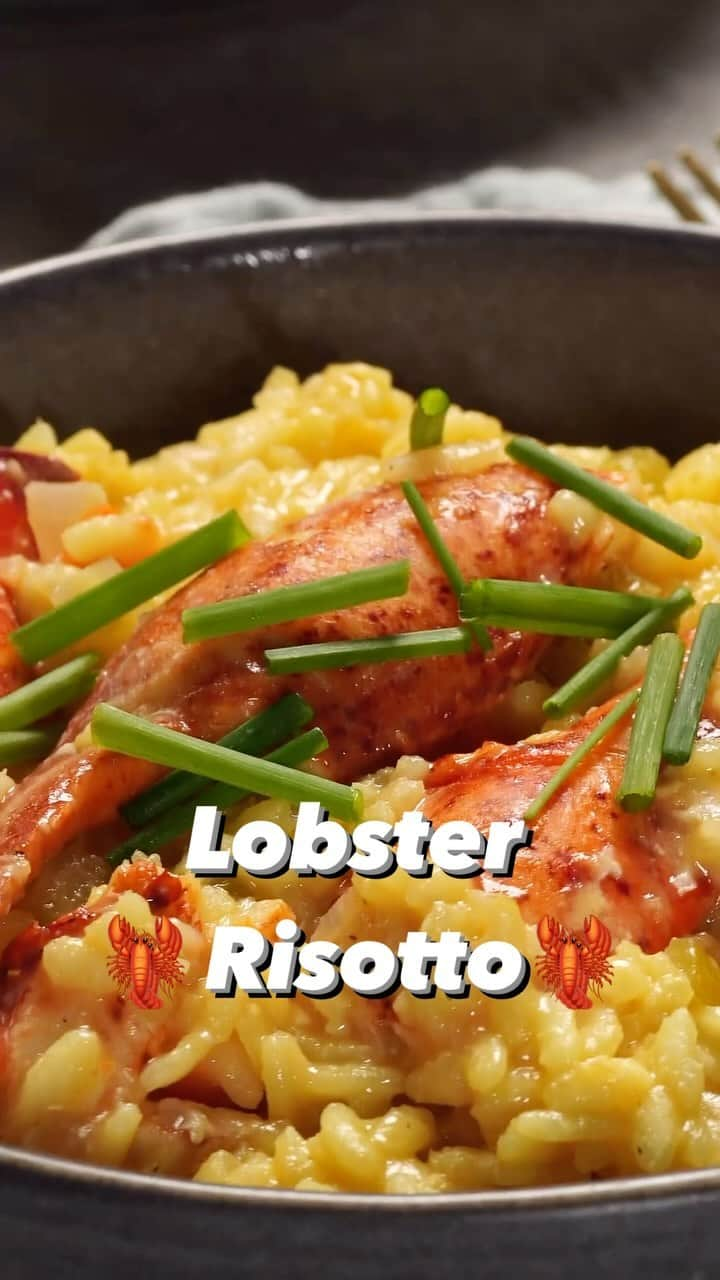 Food & Wineのインスタグラム：「It doesn’t get any more luxurious than Lobster Risotto but did you know this wow-worthy dish takes just 30 minutes to come together? Impress all your guests with this easy but extra-special recipe at the link in bio ✨. 🦞: @annatheo   #lobsterrisotto #lobstertail #holidayrecipes #christmasfood #feastofthesevenfishes」