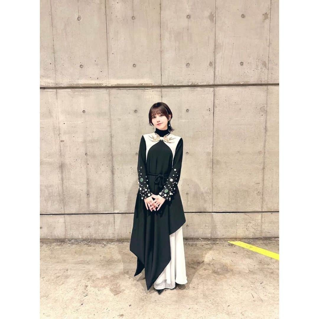 鬼頭明里さんのインスタグラム写真 - (鬼頭明里Instagram)「ジャンプフェスタ2024スーパーステージBLUE 「魔都精兵のスレイブ」 ありがとうございました⛓ ️  アニメのオープニング「夢の糸」初歌唱させて頂きました ジャンフェスで歌うことになるなんて 思ってもみなかったのでドキドキでしたが みなさん盛り上がってくださって嬉しかったです… 　 アニメもいよいよ年明けすぐから放送ですので どうぞよろしくお願いします⛓️」12月18日 0時02分 - akarikito1016