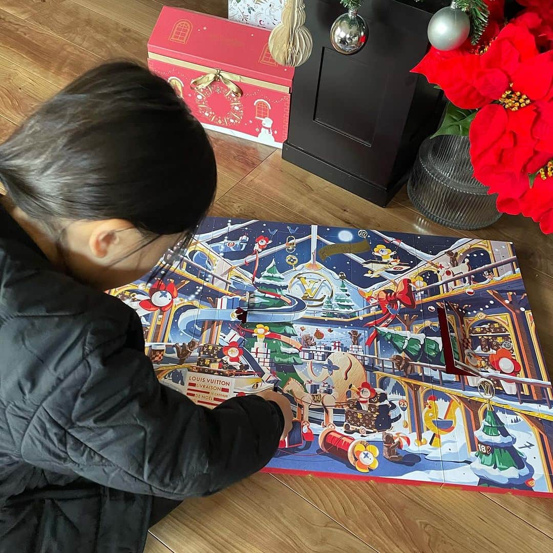 秋定麻紀子さんのインスタグラム写真 - (秋定麻紀子Instagram)「@louisvuitton 🎄✨」12月18日 0時23分 - makiakisada