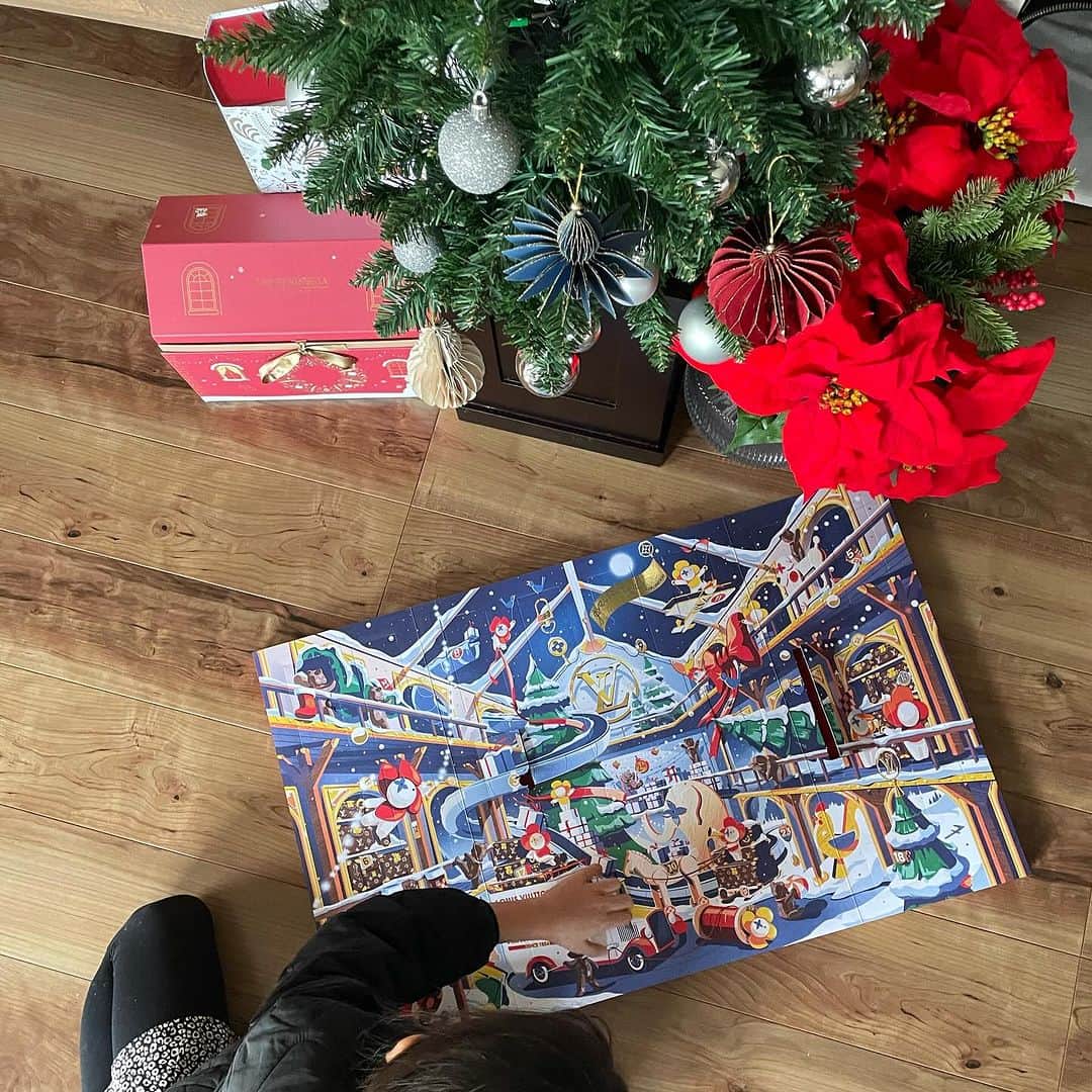 秋定麻紀子さんのインスタグラム写真 - (秋定麻紀子Instagram)「@louisvuitton 🎄✨」12月18日 0時23分 - makiakisada