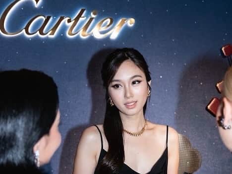 ポーイ・タリーチャダー ペッチャラットのインスタグラム：「Cartier hosted an extraordinary dinner and an awe-inspiring show at ICONSIAM, marking a night of elegance and celebration. The event showcased a magnificent blend of luxury and artistry, creating an unforgettable experience.」