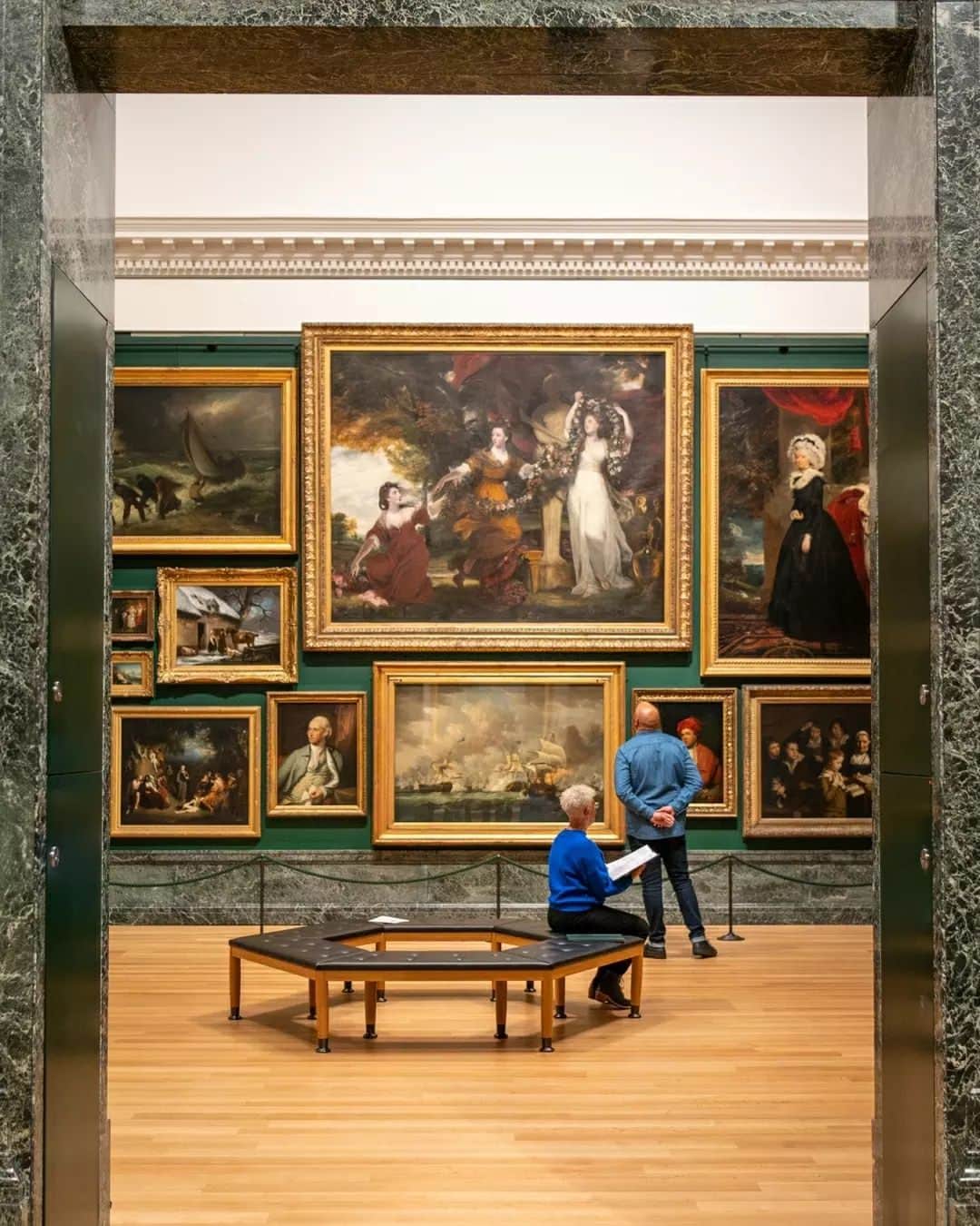 テート・ギャラリーのインスタグラム：「Did you know you can book a private tour for two of Tate's collection? Treat yourself, or gift the experience to a loved one, with a Tour for Two voucher. 💖  We also offer... 🖼️ Private exhibition tours ✏️ Family tours (including drawing or collage!) 🎀 Tailored tours ☕ Earlybird tours before the gallery opens 🚢 A Tate to Tate tour (with a boat trip in between) 🗣️ International tours 🏛️ Architecture tours ✨ FREE tours (most days at Tate Modern and Tate Britain)  Find out more by clicking the link in today's bio. 🔗」