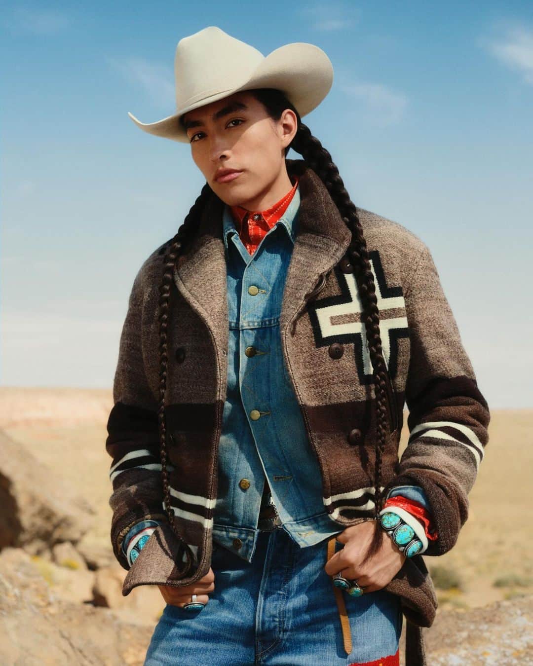 Polo Ralph Laurenのインスタグラム：「While designing this collaboration, @NaiomiGlasses found inspiration in her home, Dinétah (Navajo Nation).   “The first drop is truly a love letter to the land. With this drop, people get to see into our world.” —#NaiomiGlasses  Explore the #PoloRalphLauren x Naiomi Glasses collection via the link in bio.  #RLArtistInResidence #PoloRLStyle」