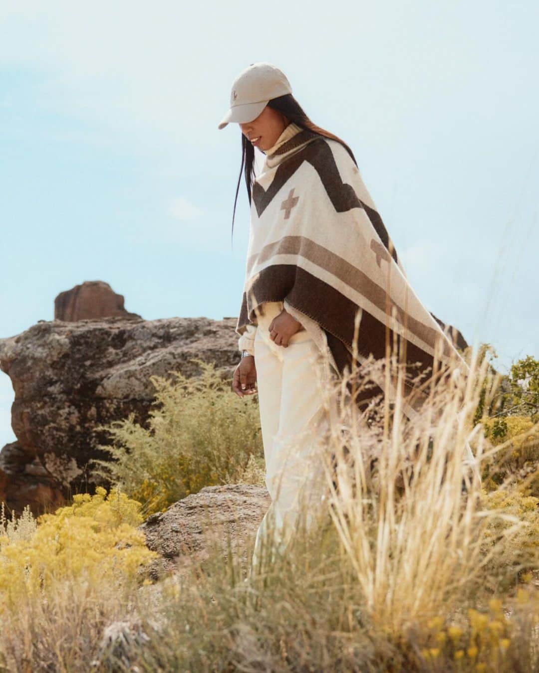 Polo Ralph Laurenさんのインスタグラム写真 - (Polo Ralph LaurenInstagram)「While designing this collaboration, @NaiomiGlasses found inspiration in her home, Dinétah (Navajo Nation).   “The first drop is truly a love letter to the land. With this drop, people get to see into our world.” —#NaiomiGlasses  Explore the #PoloRalphLauren x Naiomi Glasses collection via the link in bio.  #RLArtistInResidence #PoloRLStyle」12月18日 1時05分 - poloralphlauren