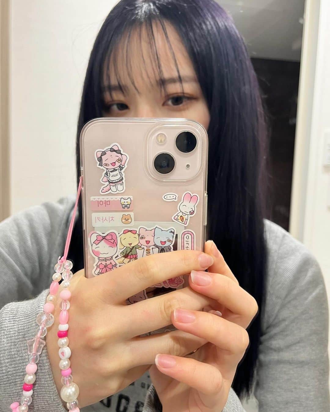 森戸知沙希さんのインスタグラム写真 - (森戸知沙希Instagram)「new color💜 　 　 　 　 またまた紫入れてきた！今回は濃いめに。 　 　 　　 #染めたてほやほや  #newhaircolor  #パープルカラー  #暗髪  #暗髪カラー」12月18日 1時06分 - chisaki__morito.official