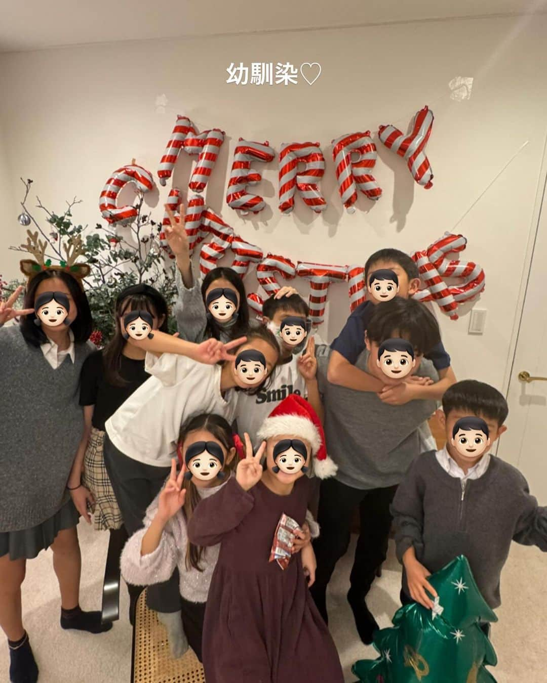 松本恵奈さんのインスタグラム写真 - (松本恵奈Instagram)「こんばんは○今日はいつれものメンバーでx’mas party でした🩷西やんが作ってくれた香箱蟹が最高でした🤤 最後にえなサンタからknitのプレゼントをしたらみんな すぐ私服の上から着てくれた😂 好き♡ しかもサプライズでお誕生日のお祝いもしてもらい幸せすぎた夜でした😭🩷 #xmas #xmasparty」12月18日 1時55分 - ena1123