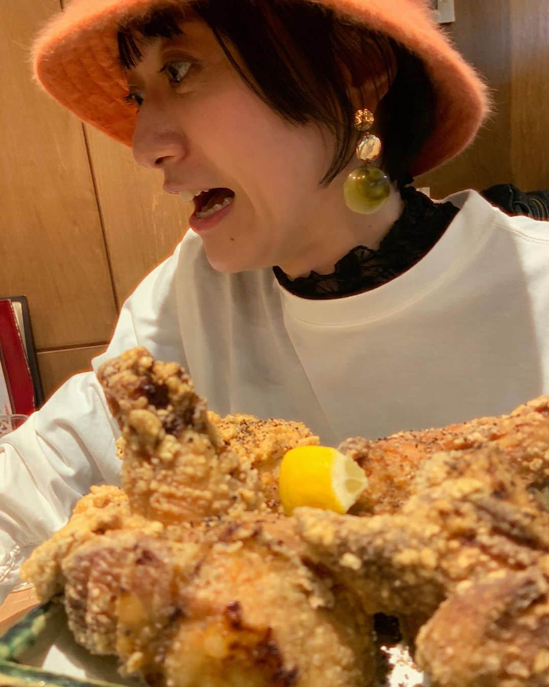 小板奈央美さんのインスタグラム写真 - (小板奈央美Instagram)「今日は、朝から予定詰め詰めで、間も無く就寝💤 本日の〆は、忘年会🍻 来ました、このシーズン！✨ 良いお年を👋と言うのは嫌いじゃない！今年皆様と、関われたことに感謝🥰 ・ しかし、お店で食べた、骨付き唐揚げがデカすぎた笑ww ビール女優の、本日のおつまみです🍺🩷 ． #コイタ奈央美 #コイタちゃん  #ビール女優 #ビール好きとつながりたい」12月18日 2時09分 - na0mi1003