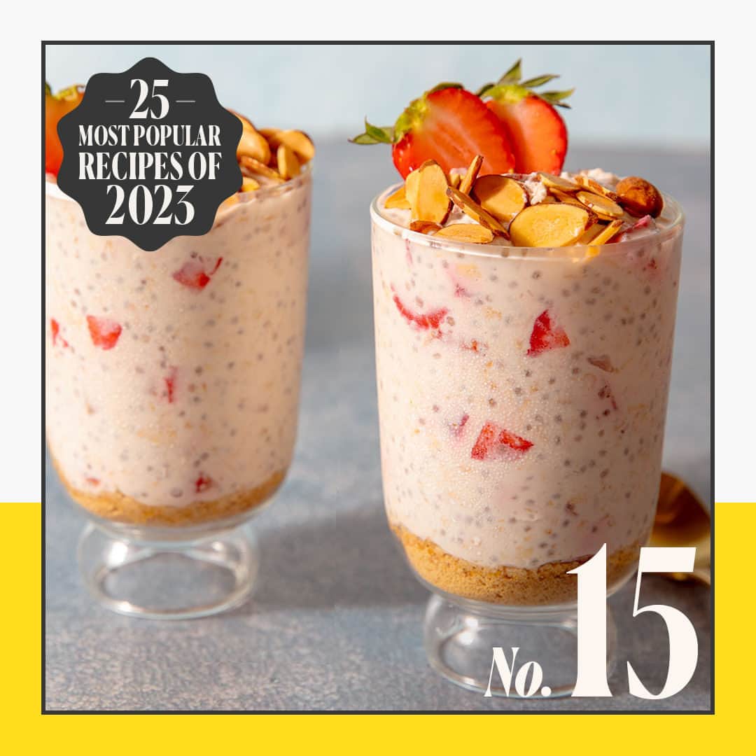 Food & Wineのインスタグラム：「Number 15 of our ✨ 25 most popular recipes of the year ✨ are these Strawberry Cheesecake Overnight Oats that make breakfast taste like dessert. Prepare some tonight and make your Monday a little sweeter at the link in bio.   🍓: @chandrasplate, 📸: @matt_tg, 🥄: @bwashbu」