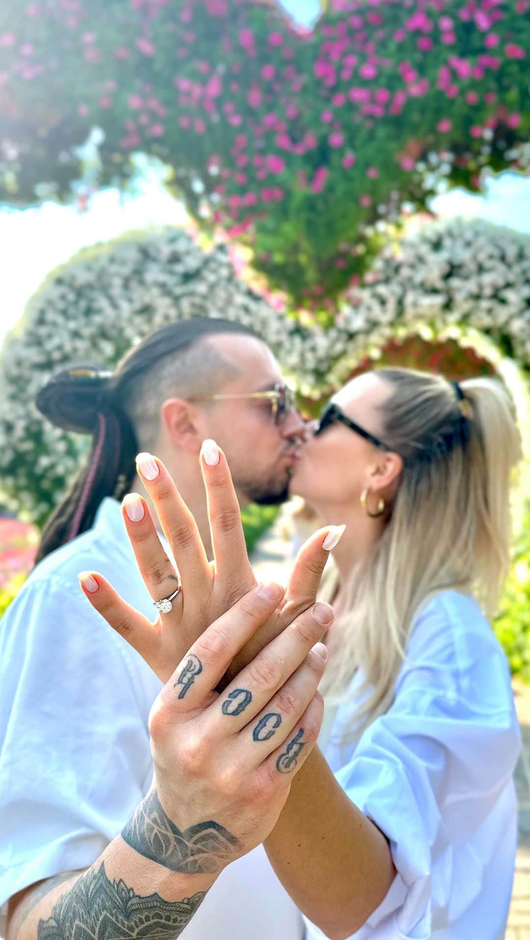 SANDRA KUBICKAのインスタグラム：「She said YES 💍」