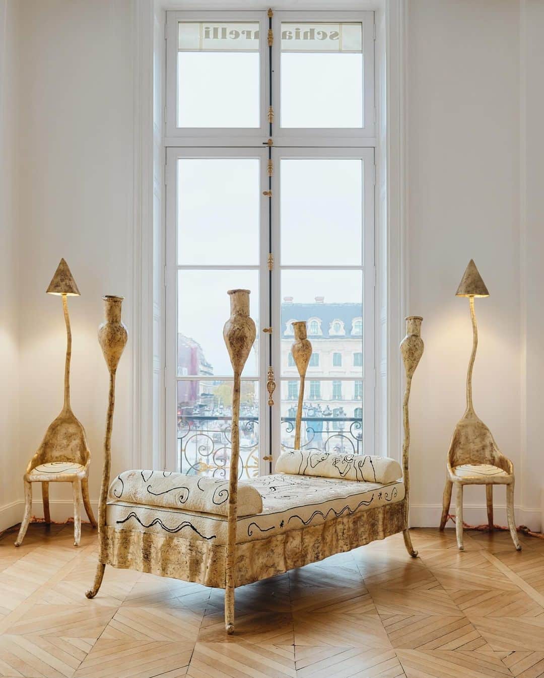 スキャパレリのインスタグラム：「An artistic collaboration between Creative Director @danielroseberry and artist @ftaylorc  The daybed, “One Long as Twenty”, and the chairs, “Throne for Queen-Moon”, are crafted in sealed, un-patinated raw bronze and hand-embroidered in corded silk with gilded leather appliqués.   The works are on view in the salons at 21 Place Vendôme. Open Monday — Saturday 11 AM - 7 PM Sundays 11 AM - 6 PM  #Schiaparelli」
