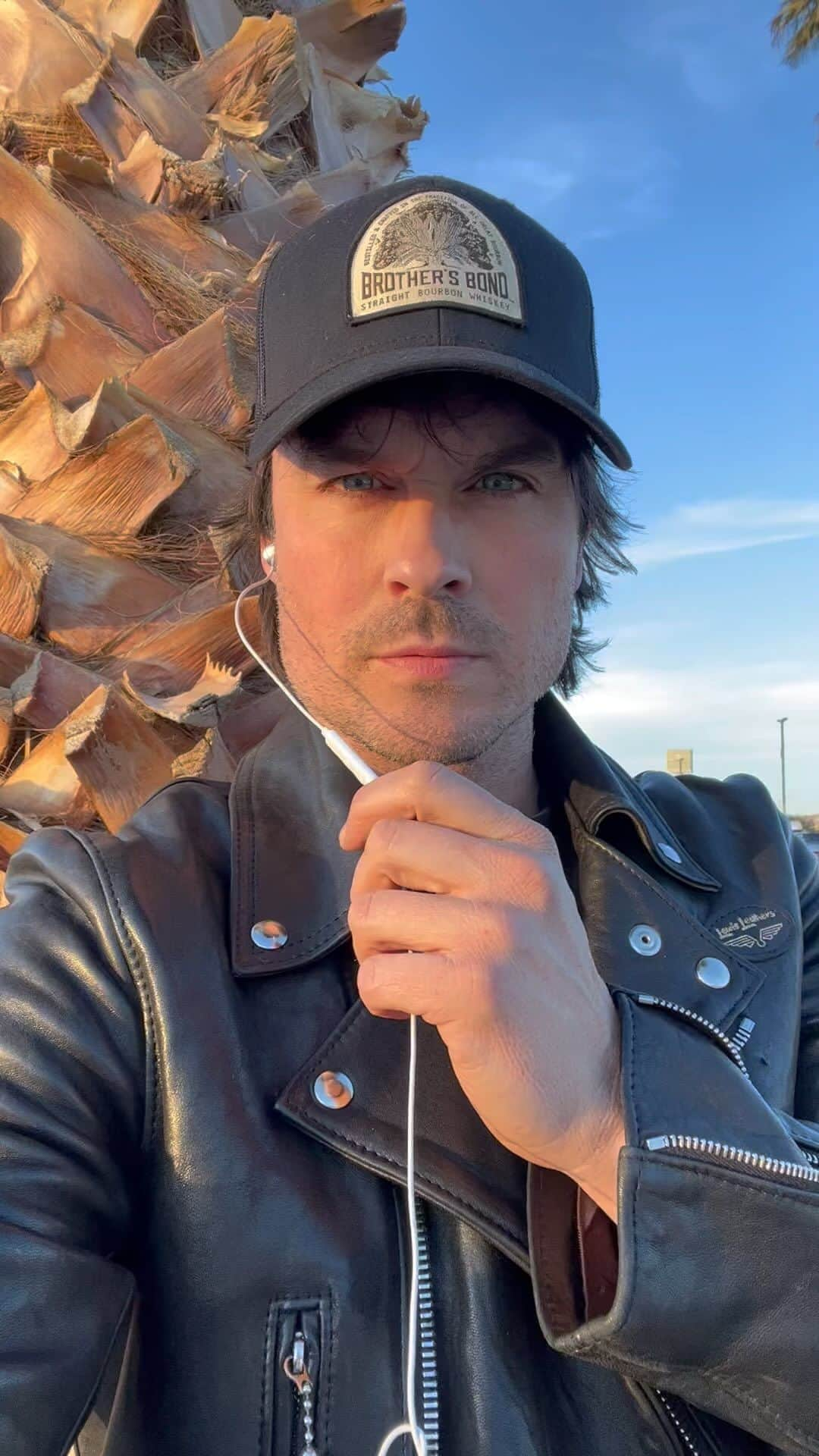 イアン・サマーホルダーのインスタグラム：「-Take two photos with Brother’s Bond Bourbon, at participating retailer and at home, post the images on your Instagram feed and add hash tag #BrothersBondVideoSweeps2023 -Tag @brothersbondbourbon, @iansomerhalder, @paulwesley. -Add a caption to the post describing your Brother’s Bond experience or a fun message about Brother’s Bond. To qualify you must follow @brothersbondbourbon Must be 21+ years old and a resident of Louisiana to enter/win.  ROUSES MARKETS: 3461 East Causeway Approach Mandeville LA 70448  BREAUX MART: Store locations: 315 E Judge Perez Dr, CHALMETTE, LA70043 3233 Magazine St, NEW ORLEANS, LA70115 7902 7902 HWY 23, BELLE CHASSE, LA70037 9647 Jefferson HWY, RIVER RIDGE, LA70123 2904 Severn Avenue, METAIRIE, LA70002  ACQUISTAPACES: ACQUISTAPACE MANDEVILLE 631 N Causeway Blvd, Mandeville, LA70448 COVINGTON SUPERMARKET 125 E 21st, Covington, LA70435 SLIDELL WINE WAREHOUSE 191 Gause Blvd, Slidell, LA70458  ALBERTSONS: 15232 George Oneal Rd, Baton Rouge, LA 70817 4400 Ambassador Caffery Lafayette, LA 70509」