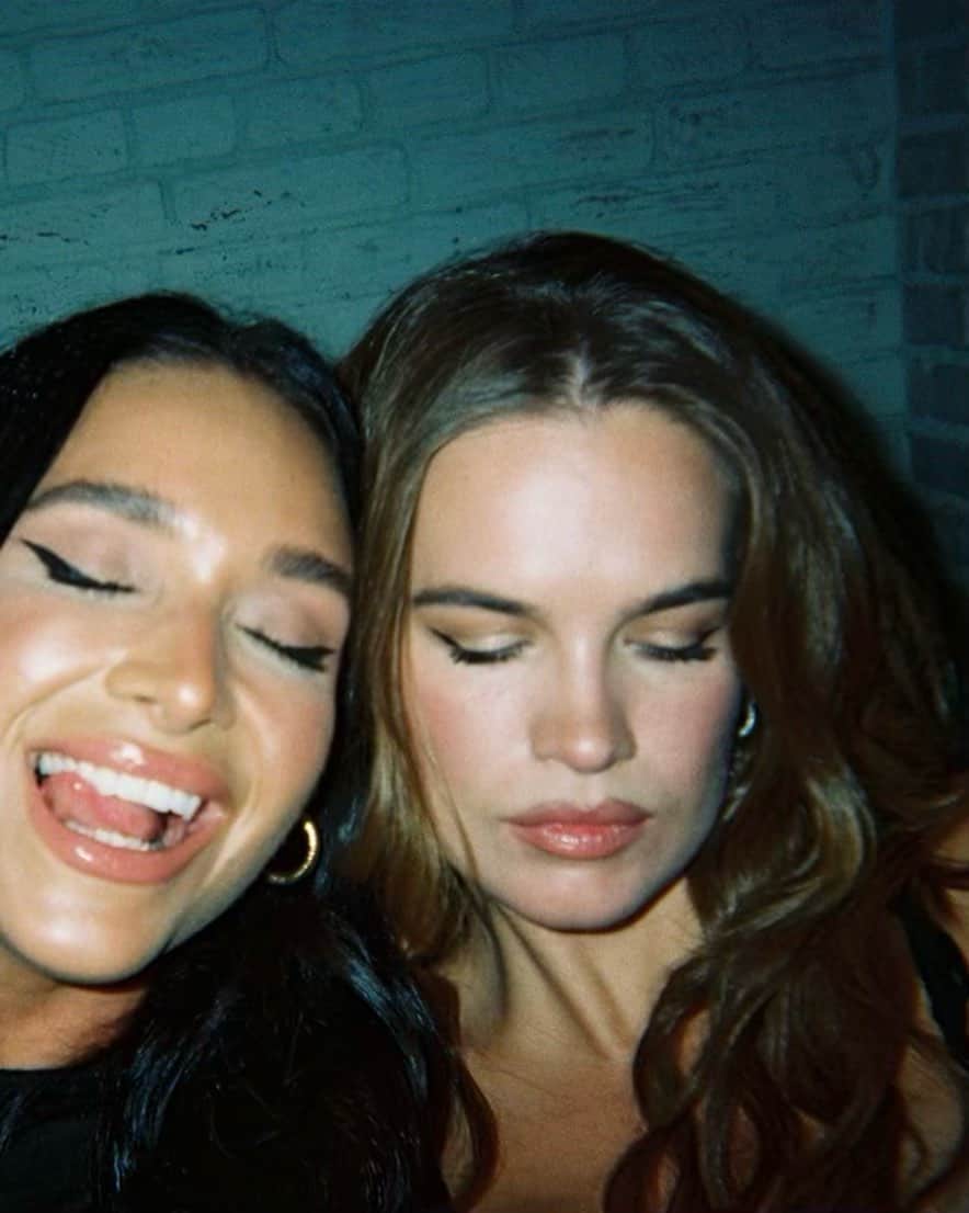 ストーミ・ヘンレイのインスタグラム：「The memories my little camera has captured🥺🥹 feeling real grateful for everyone that made this year not so bad after all」