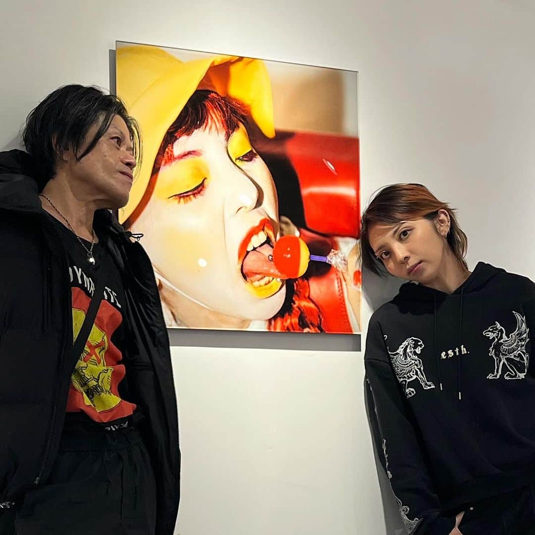 宙也のインスタグラム：「新しいお友達。美しく儚く、鮮やかにして歪んだNOISEアート。ご本人もとても魅力的。逢えてよかった。」