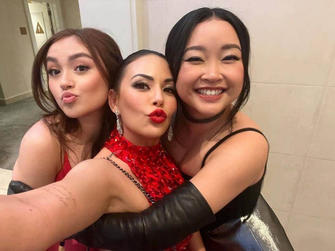 ジャネル・パリッシュさんのインスタグラム写真 - (ジャネル・パリッシュInstagram)「The Song Covey sisters for life 🥹 the reunion my heart needed. Love you sisters @lanacondor @annacathcart #unforgettablegala2023」12月18日 3時45分 - janelparrish