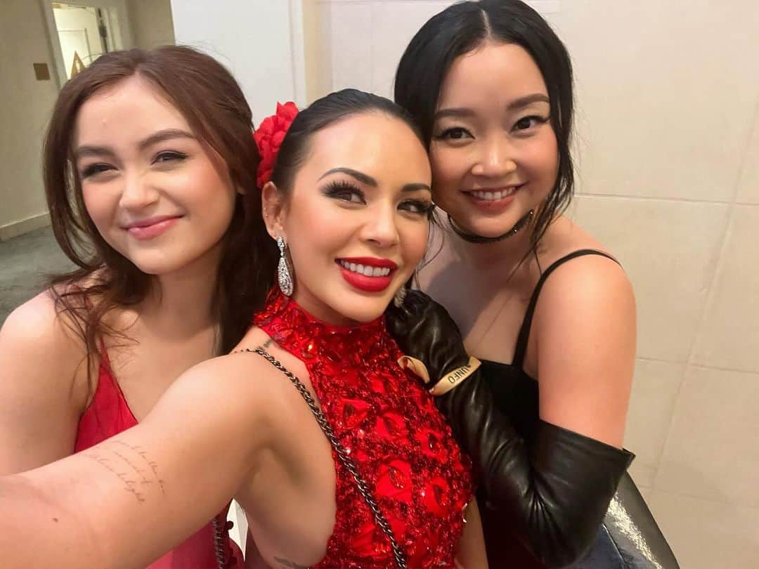 ジャネル・パリッシュのインスタグラム：「The Song Covey sisters for life 🥹 the reunion my heart needed. Love you sisters @lanacondor @annacathcart #unforgettablegala2023」