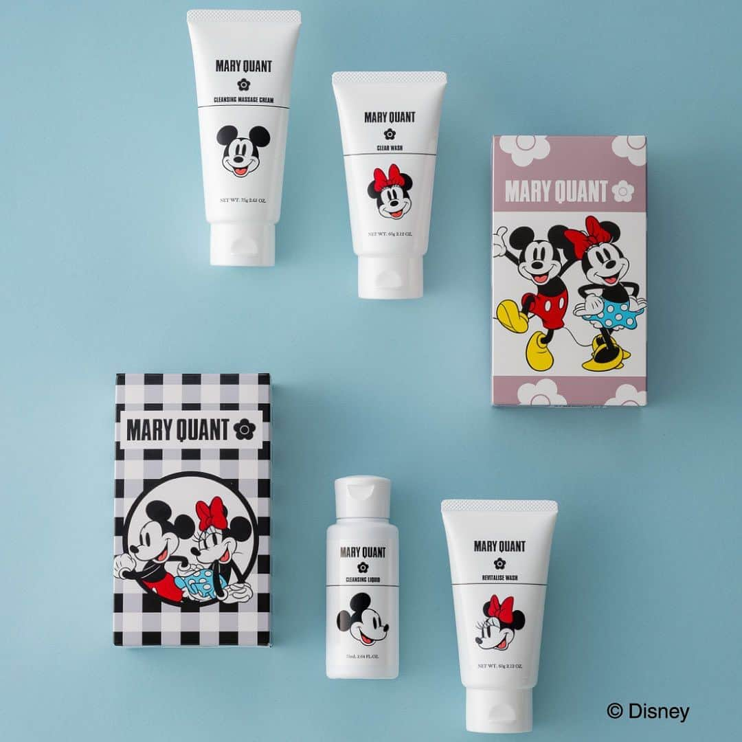 MARY QUANT officialさんのインスタグラム写真 - (MARY QUANT officialInstagram)「- 発売中！ MARY QUANT/ DISNEY DESIGN COLLECTION - ディズニーを代表するキャラクター ミッキーマウス＆ミニーマウスが MARY QUANTの限定デザインとして登場！ 箱までキュートなクレンジング＆洗顔料の ハーフサイズセット クレンジングにはミッキーマウス 洗顔料にはミニーマウスがデザイン 毎日のお手入れが楽しみに！ - クレンジング＆ウォッシュ ハーフサイズ セット A 【セット内容】 クレンジング マッサージ クリーム〈クレンジング〉75g リバイタライズ ウォッシュ〈洗顔料〉60g - クレンジング＆ウォッシュ ハーフサイズ セット B 【セット内容】 クレンジング マッサージ クリーム〈クレンジング〉75g クリア ウォッシュ〈洗顔料〉60g - クレンジング＆ウォッシュ ハーフサイズ セット C 【セット内容】 クレンジング リキッド〈クレンジング〉75mL リバイタライズ ウォッシュ〈洗顔料〉60g - クレンジング＆ウォッシュ ハーフサイズ セット D 【セット内容】 クレンジング リキッド〈クレンジング〉75mL クリア ウォッシュ〈洗顔料〉60g - ［販売期間］ 2023年11月17日（金）～2024年1月31日（水） ※なくなり次第終了 - 11月30日(木)まで オンラインショップにて送料無料キャンペーン開催中！ ※全てのお買い物が対象です - #MARYQUANT #DISNEY #MARYQUANTDISNEYDESIGNCOLLECTION #マリークヮント #ディズニー #マリークヮントディズニーデザインコレクション #ミッキーマウス #ミニーマウス #クレンジング #クリームクレンジング #リキッドクレンジング #W洗顔不要 #洗顔料 #洗顔フォーム #数量限定 #期間限定」11月24日 12時00分 - maryquant_official