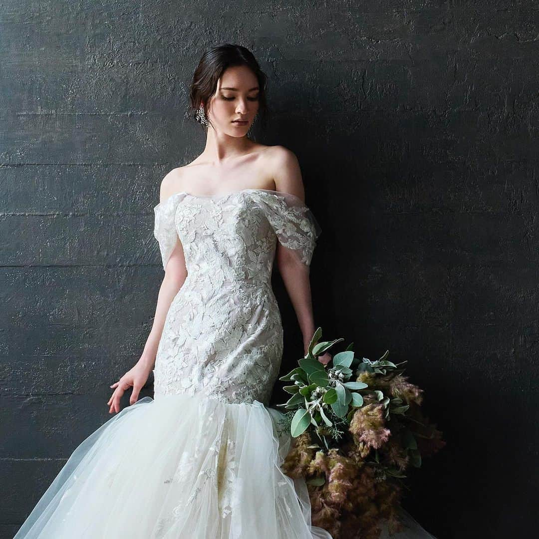 ハツコ エンドウのインスタグラム：「＊  Hatsuko Endo Weddings_  Hair&Makeup：Hatsuko Endo @akiko__endo  @hatsukoendo_okayama  @hatsukoendo_sakata  @hatsukoendo_hairmakeup   Dress：Greta @a_by_hatsukoendo  Hatsuko Endo_No.8398  Accessories：Hatsuko Endo Weddings Bouquet： @ardoise1986   #hatsukoendo  #hatsukoendoweddings #hatsukoendobeauty #abyhatsukoendo  #wedding #dress #hair #makeup #bridal #photo #shooting #accessories #bouquet  #ハツコエンドウ #ハツコエンドウウェディングス #ウェディングドレス #エーバイハツコエンドウ #ブライダル #ビューティー #ヘアメイク #撮影 #プレ花嫁 #日本中のプレ花嫁さんと繋がりたい #アクセサリー #美容師  #ブーケ」