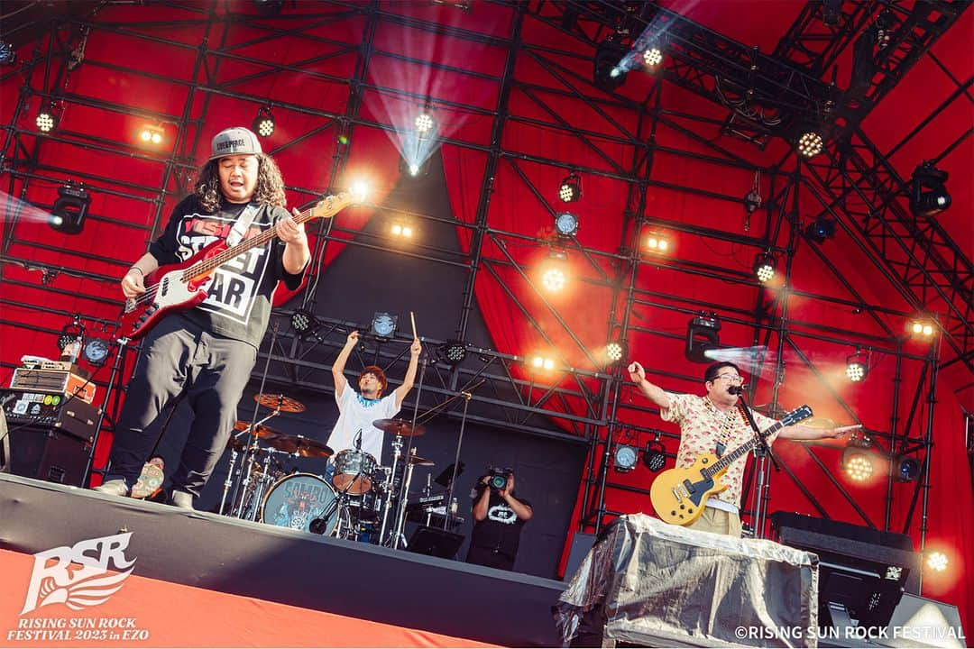 RISING SUN ROCK FESTIVALさんのインスタグラム写真 - (RISING SUN ROCK FESTIVALInstagram)「🎸📸アーティストフォトギャラリー公開📸🎸  #RSR23 出演アーティストのフォトギャラリー公開しました！ 今年の暑くて熱かった夏を写真でもう一度✨  RSR2023公式サイトで公開中❗️  #REDSTARFIELD  #GEZAN  #東京スカパラダイスオーケストラ  #TheStreetSliders  #ハナレグミ  #サンボマスター」11月24日 12時00分 - rsrfes