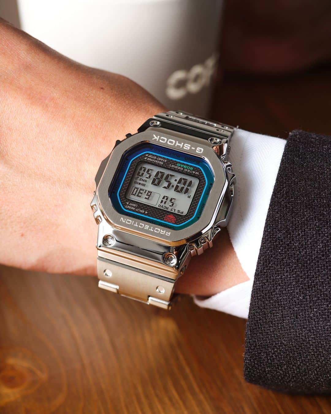 G-SHOCKのインスタグラム：「GMW-B5000  メタルの質感を高めるこだわりの仕上げを施した「FULL METAL」シリーズは、ビジネスシーンにもGOOD。  The latest “FULL METAL” series, with a meticulous finish to enhance metal textures. Also GOOD for business occasions.  GMW-B5000PC-1JF GMW-B5000BPC-1JF  #g_shock #gmwb5000 #fullmetal #ビジネス時計」