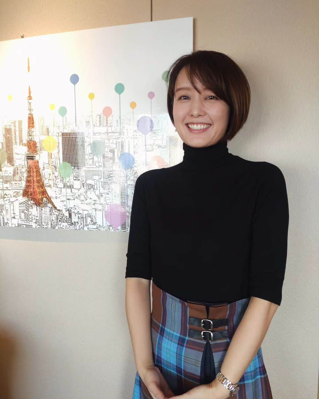 中村仁美さんのインスタグラム写真 - (中村仁美Instagram)「珍しく私服でのお仕事です  あと数回 私服での仕事が続く予定なんですが…  私、普段、デニムなど めちゃくちゃカジュアルな服ばかりで  今日のロケで すでに、持ち駒を使い切りました  次からどうしよう😅  @akiyo0414 明世ちゃんに借りようかな😂  #お仕事 #私服  #絵画の紹介番組ではありません」11月24日 11時56分 - nakamura_hitomi_official