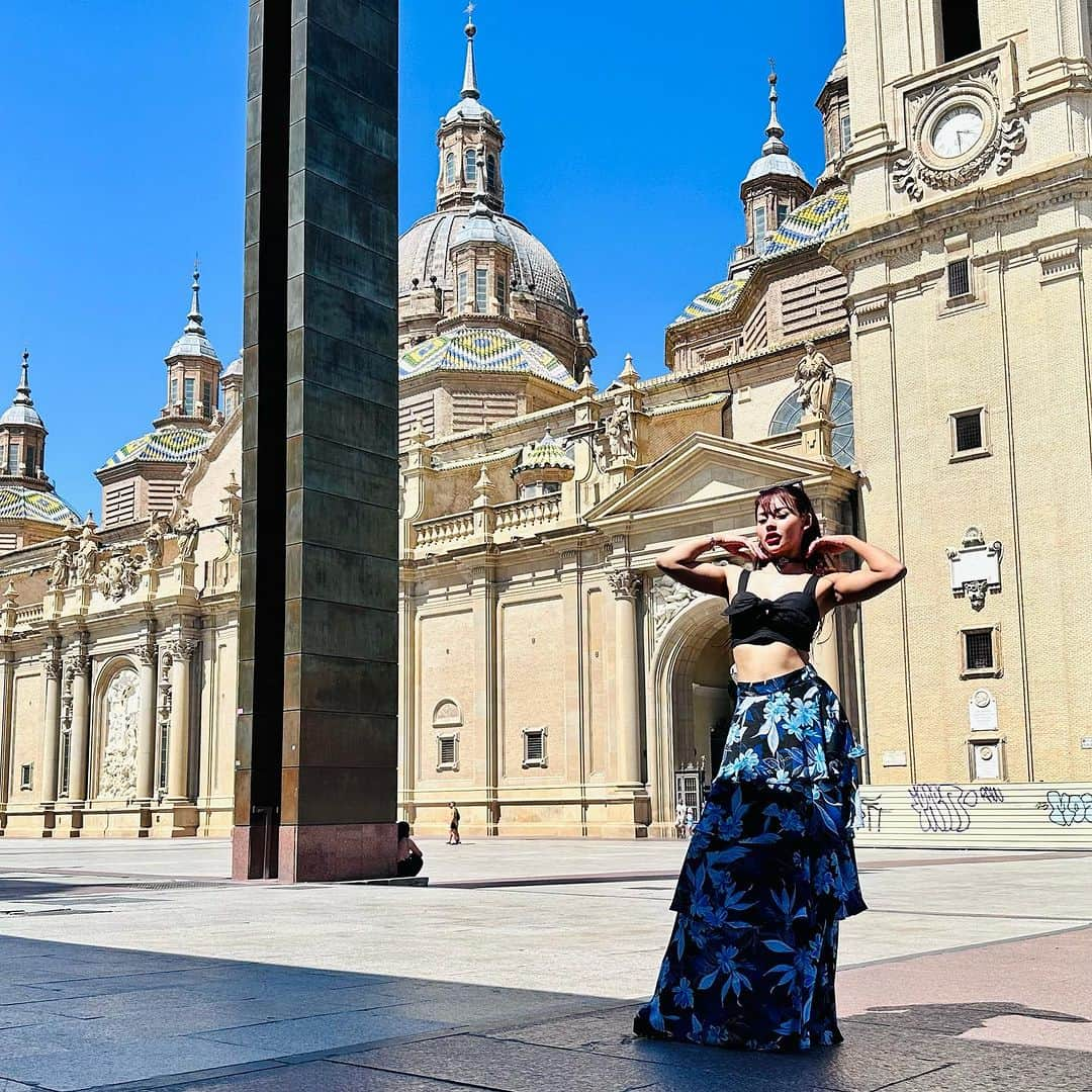 April Imanさんのインスタグラム写真 - (April ImanInstagram)「Spanish skies😇🩵😍 . . . . #apriliman #summertime #summervibes #summerstyle #summeroutfit #ootdfashion #fashionblogger #modellife #modeling #feminine #womanstyle #singaporean #singaporegirl #worldtraveler #globetrotter #europeansummer #europetravel #visitspain #europetour #spaintravel #travelfashion #blueskies #cathedral #europeansummer #spanishtown #spanishgirl #travelinfluencer」11月24日 12時05分 - april_iman